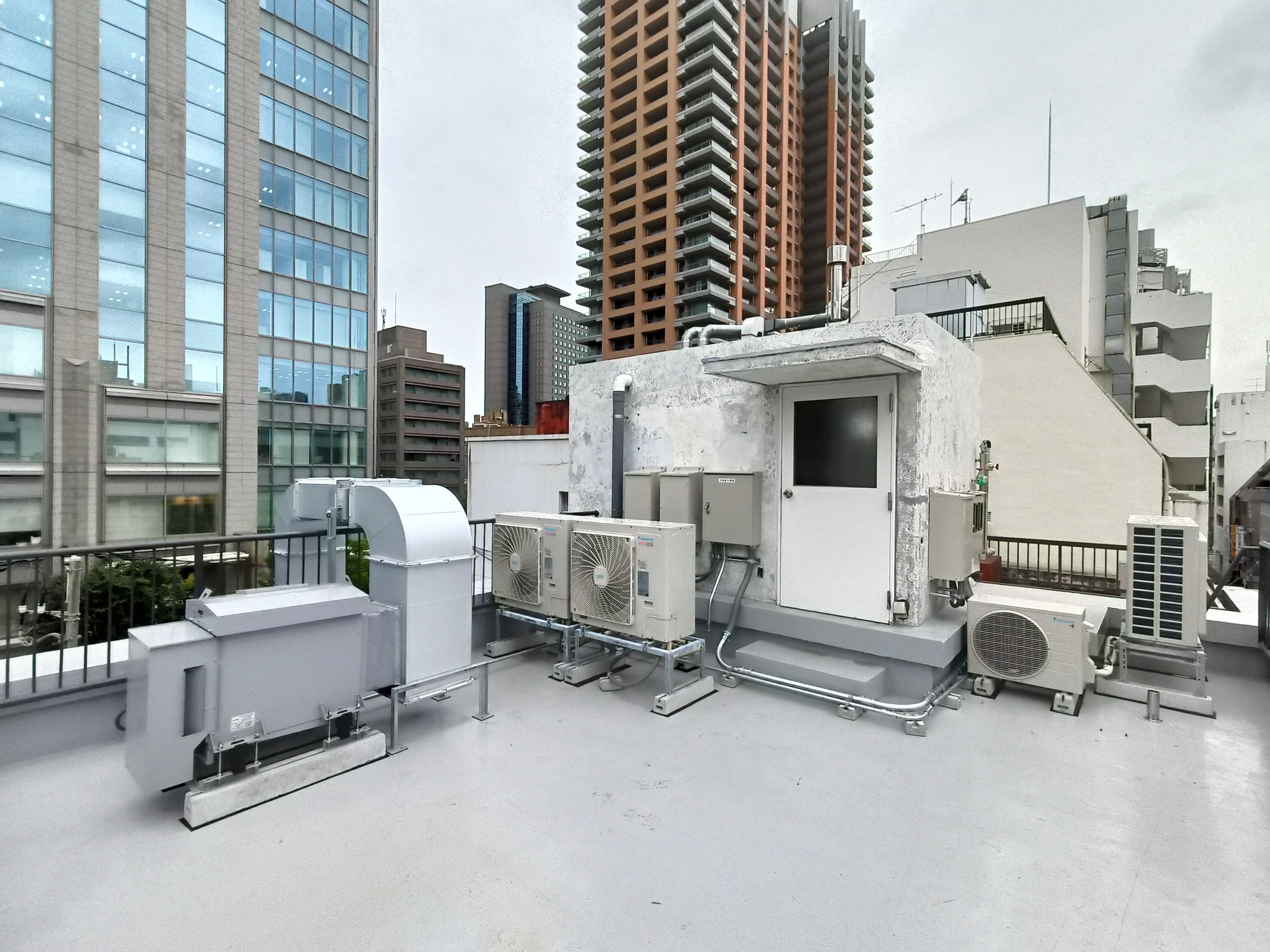 塔屋と受水槽を撤去した写真