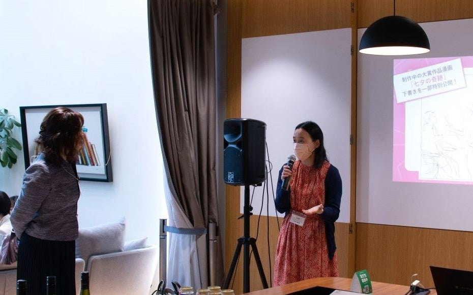 大賞受賞者の石井 啓子さん（左）と、漫画家の広田 奈都美さん（『ナースのチカラ』 『おうちで死にたい』 など作品多数）（右）