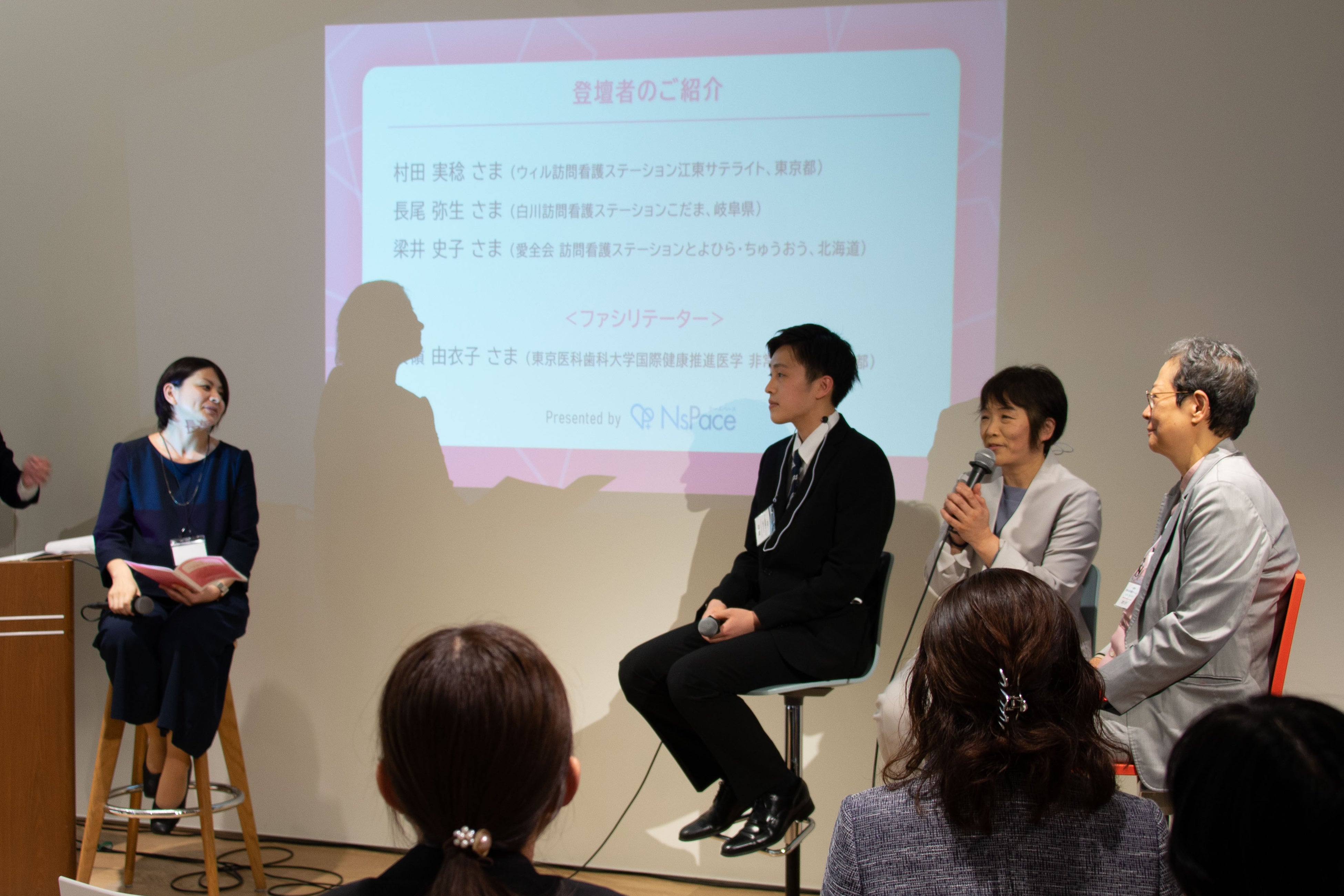 左から特別審査員の長嶺 由衣子さん、受賞者の村田 実稔さん（東京都）、長尾 弥生さん（岐阜県）、梁井 史子さん（北海道）