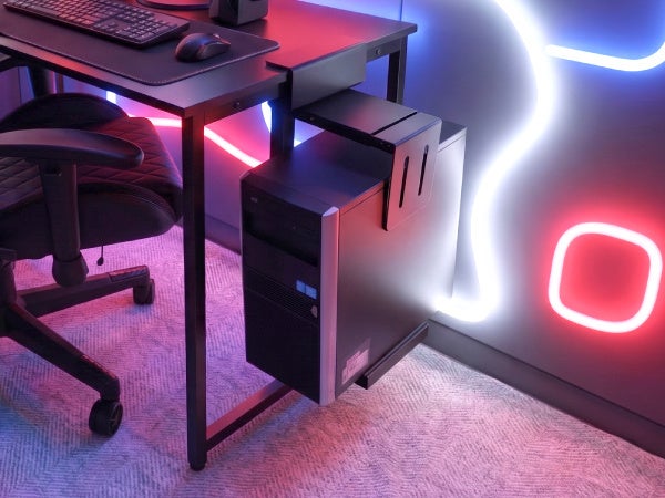 デスクの足元をすっきり解放 穴あけ不要で30kgまで支えるPCホルダー『クランプ式CPU吊り下げホルダー』を発売