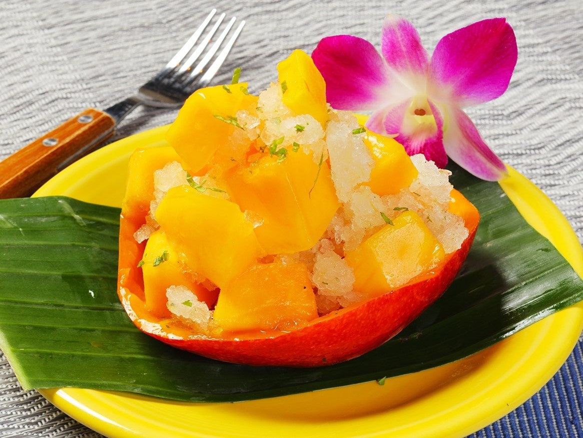 写真：完熟マンゴーとレモンのグラニテ