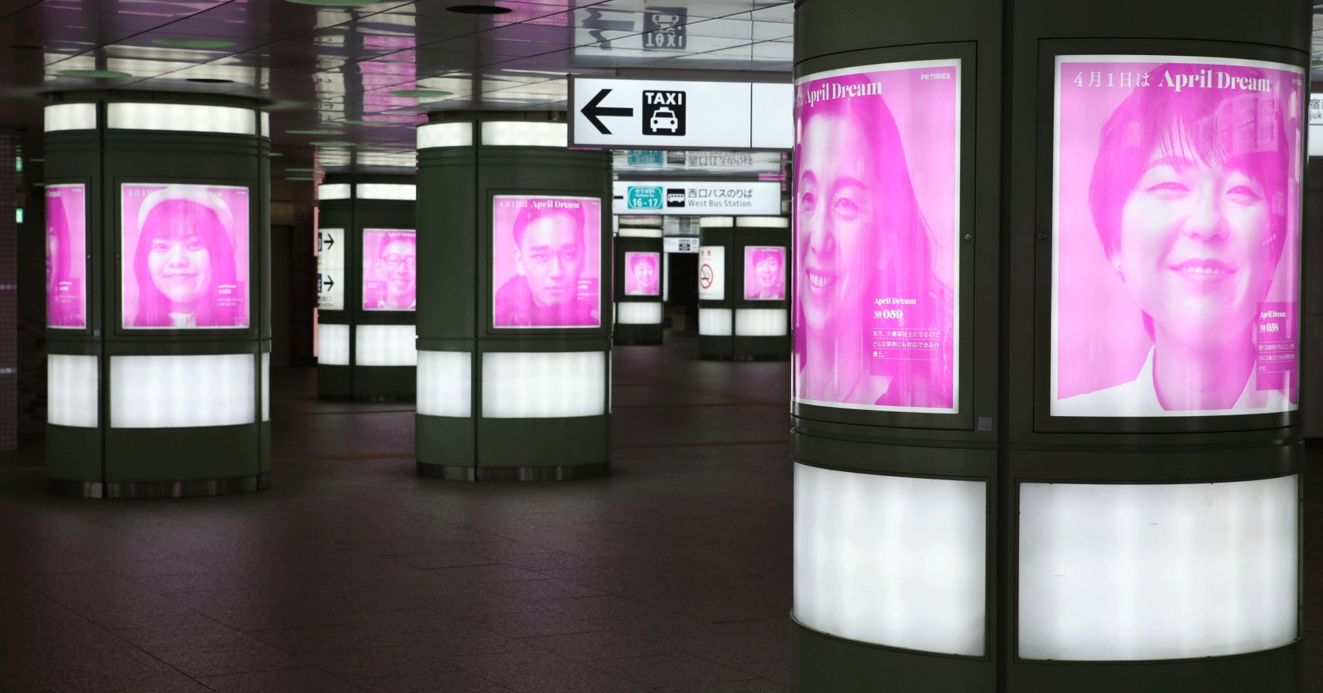 (新宿駅西口広場。2022年3月28日撮影)