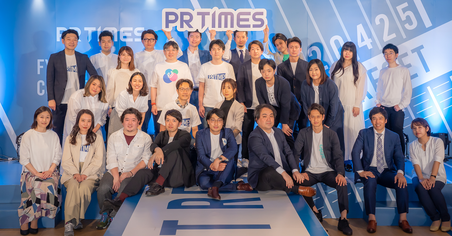 左前から（1列目）柳原、片岡、杉本、樋口、山田(真)、高田、牧、山口、吉田（2列目）鳥居、名越、神谷、平出、三浦、丸花（3列目）江口、鈴木、山田(和)、櫻井、橋本、伊藤、小暮、金子（4列目）舛田、新岡、三島、村田、平野