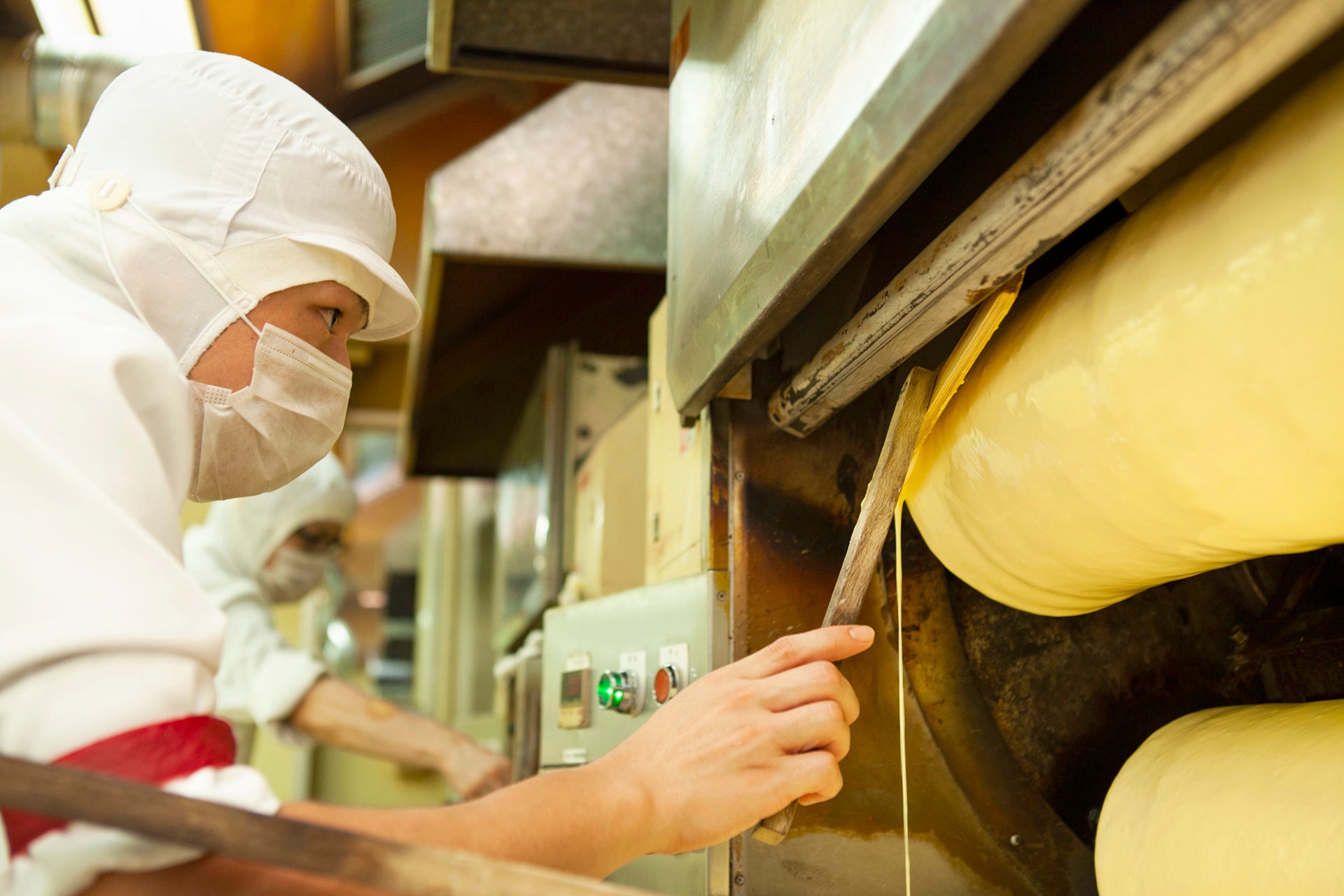 職人の手づくりにこだわったクラブハリエのバームクーヘン