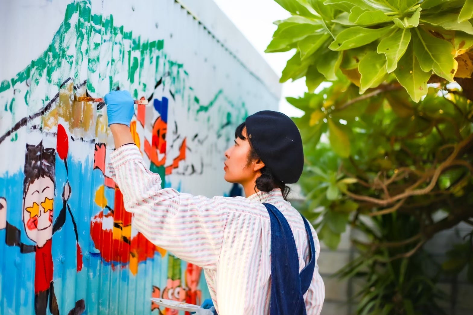 浜比嘉島にあるシーカヤック屋さん「カモメのジョナサン」の壁画を制作
