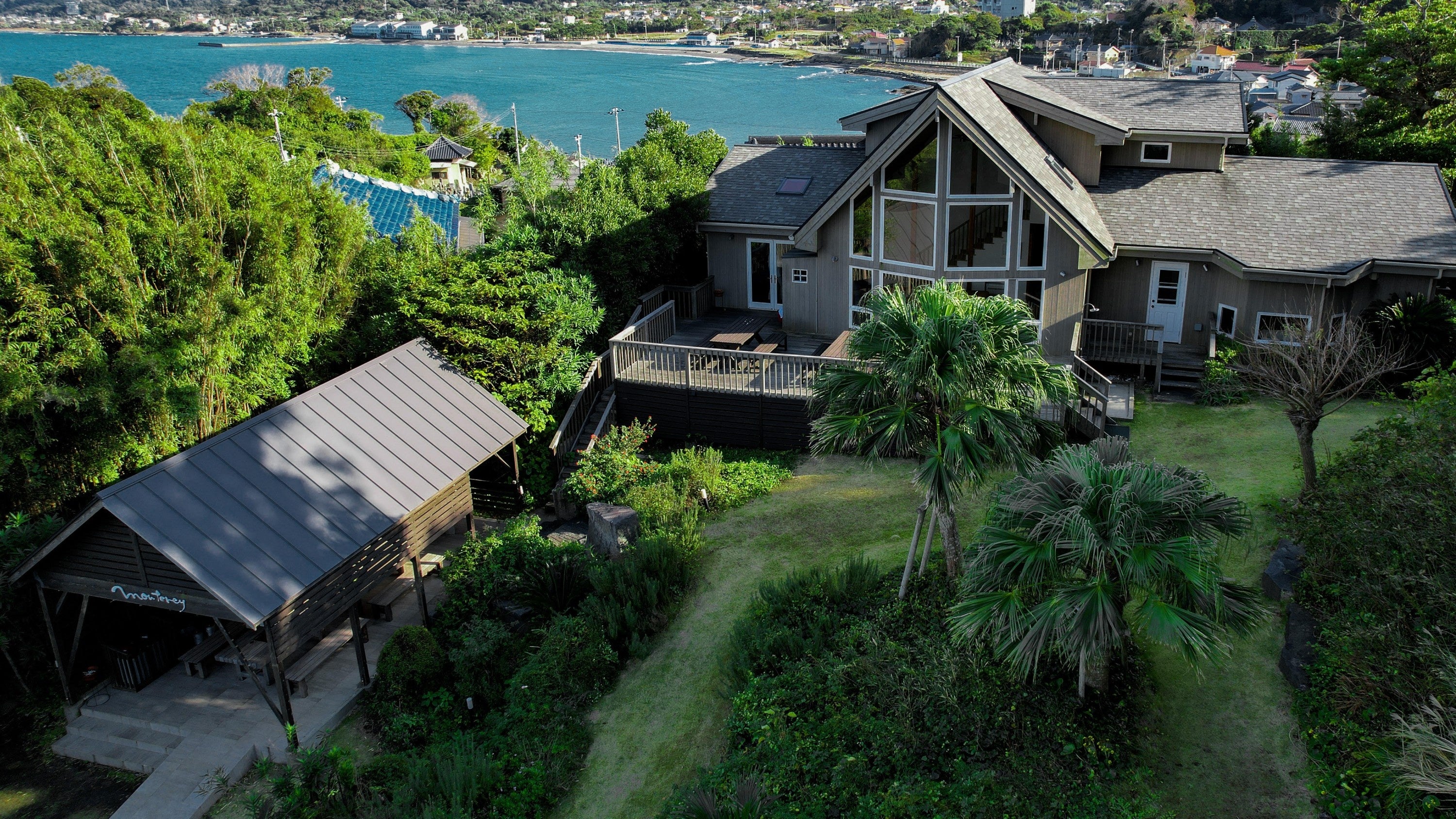 Monterey House Point Pinos 外観