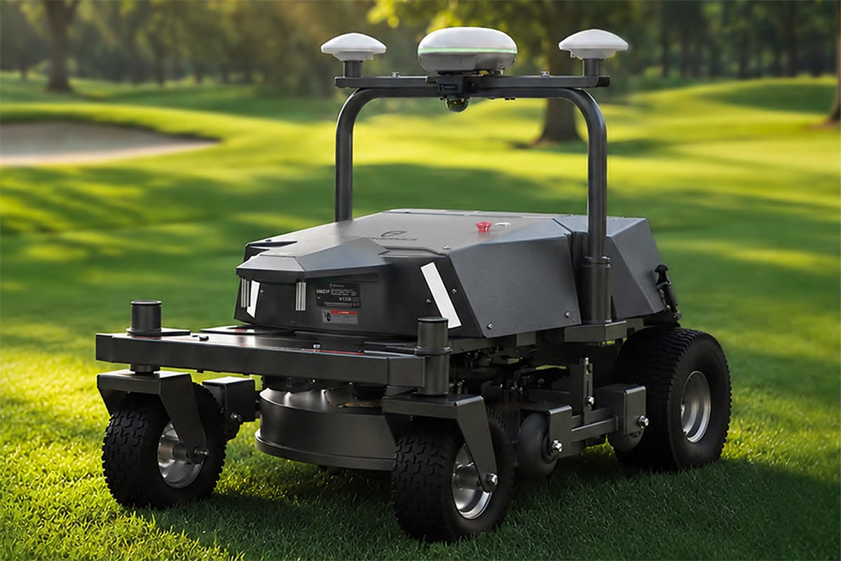 芝生管理の人手不足に自動化で対応 日本体育施設がFJDynamics製の芝刈りロボット新型2機種を発売