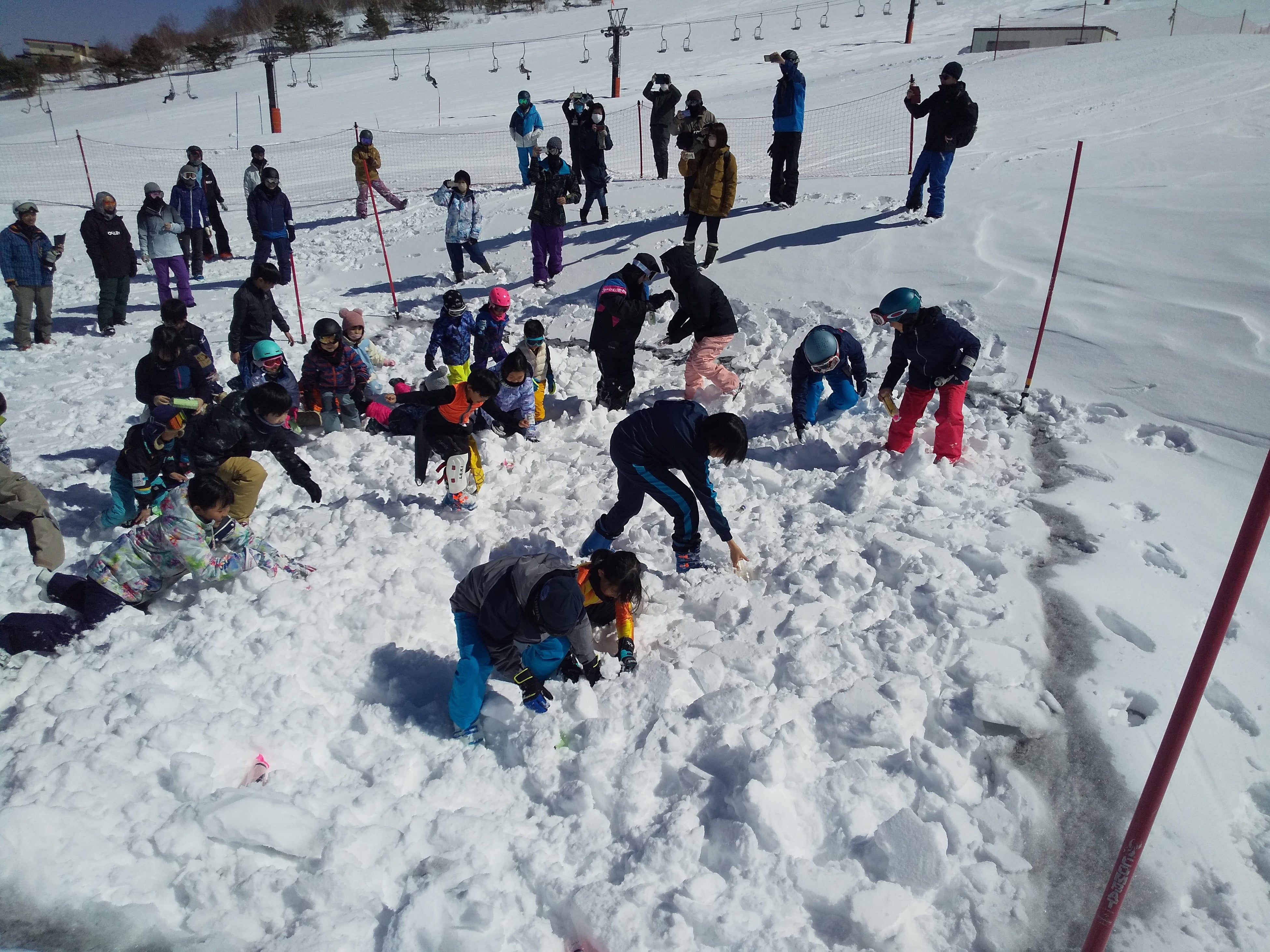 シーズンを盛り上げる楽しいイベントもたくさん＝親子宝探し