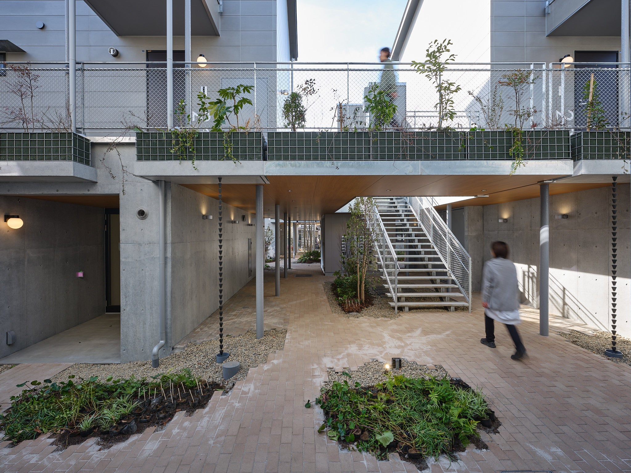 1Fから2Fデッキを見る