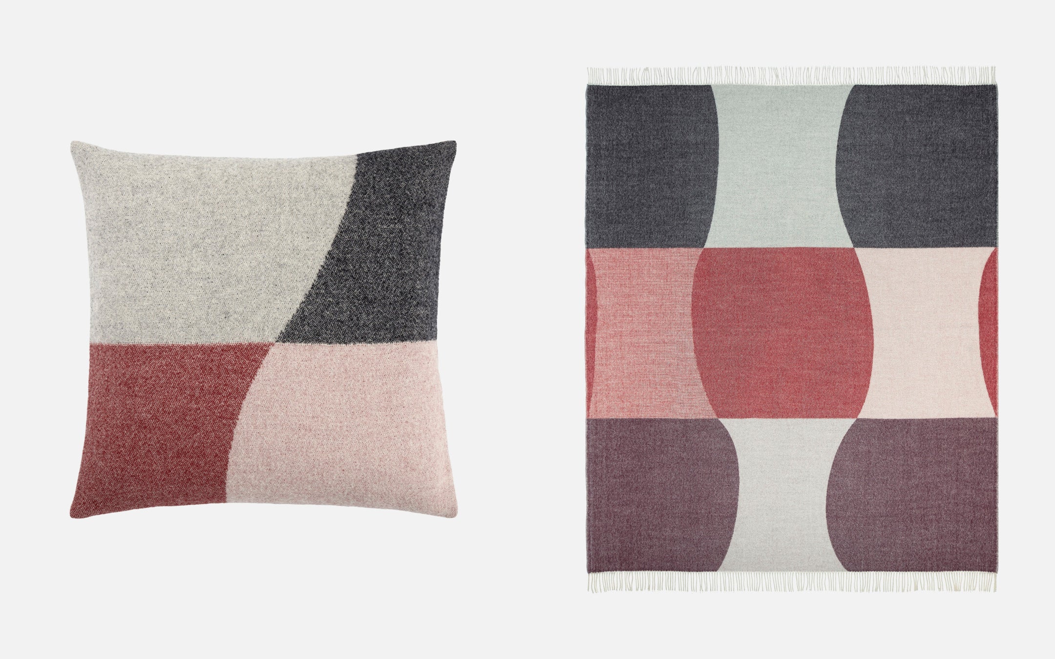 （右） Sambara ブランケット ¥38,500 （左）Sambara クッションカバー ¥13,200