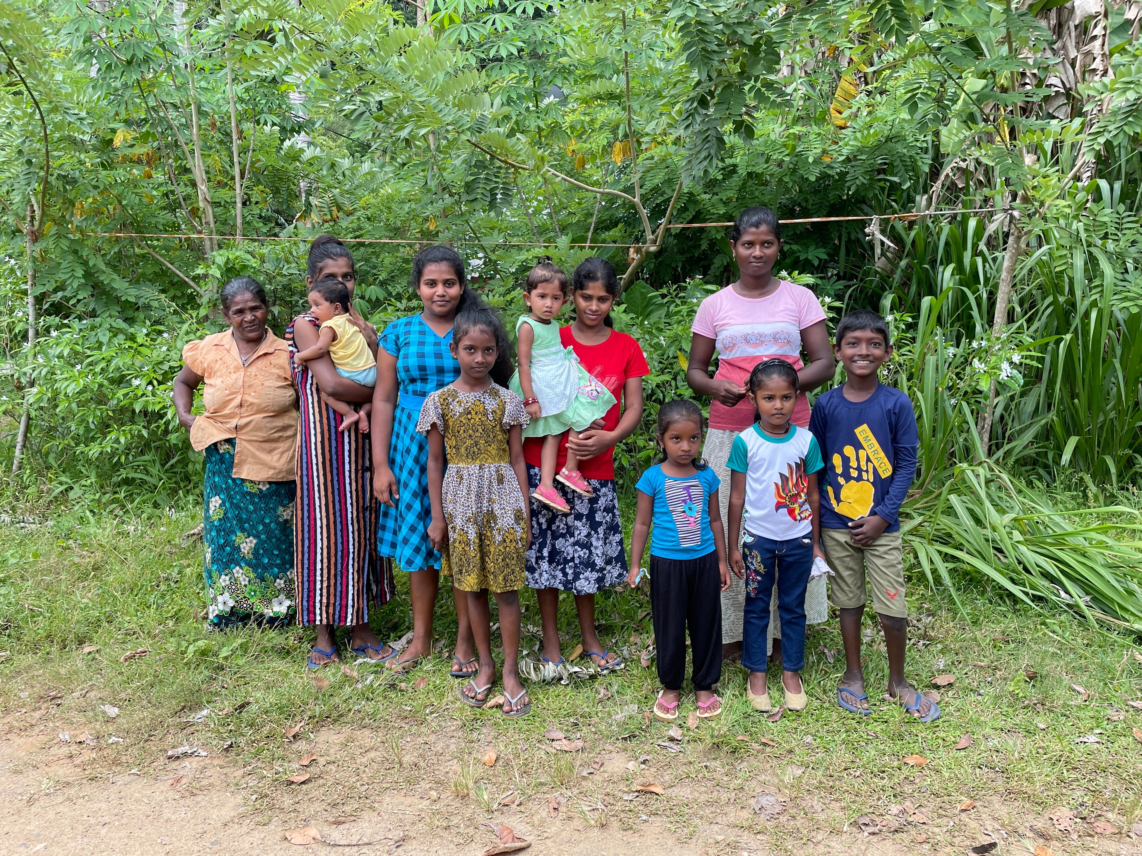 茶園で暮らす子供たち
