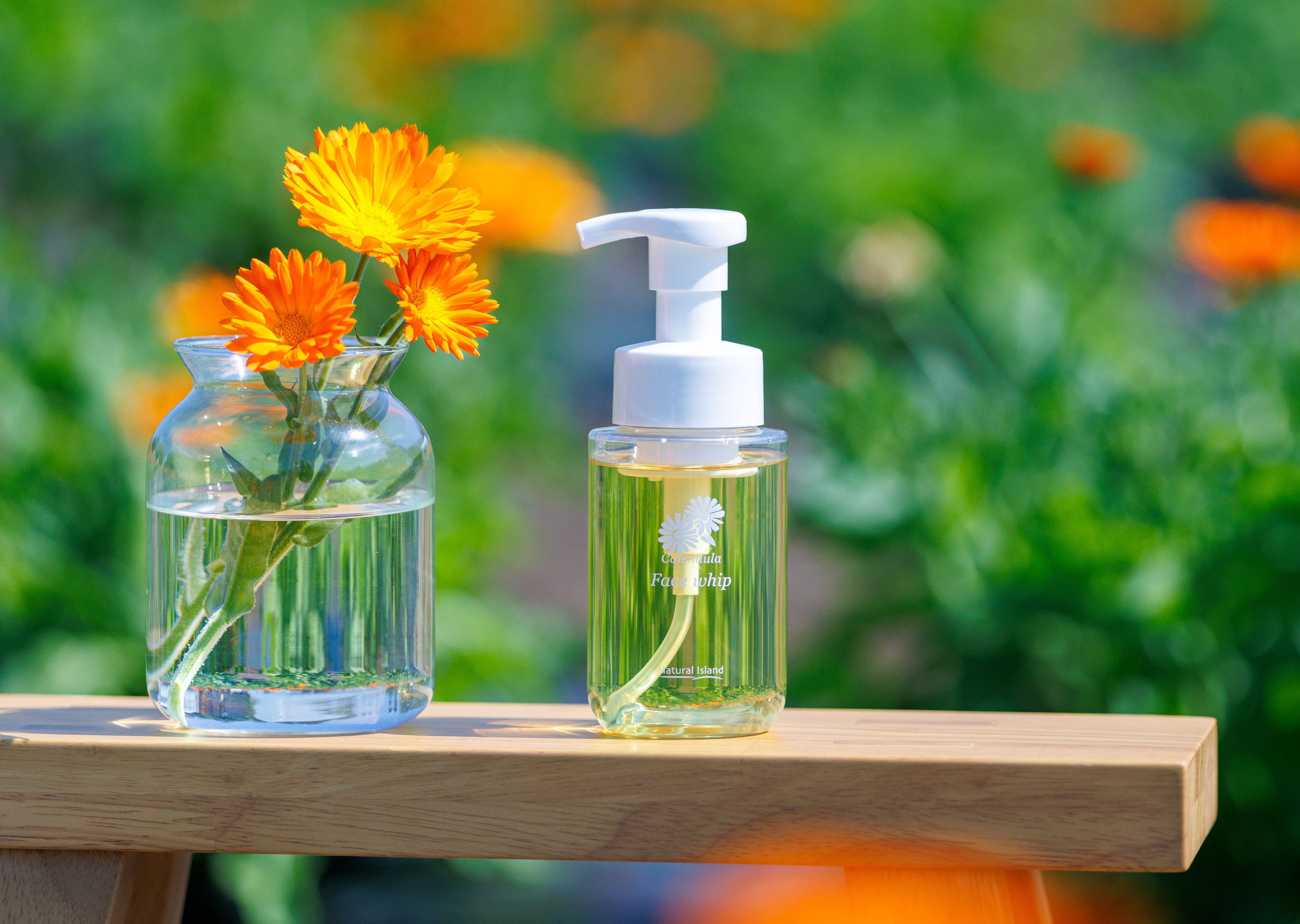 自然のやさしさを濃密な泡にたっぷり閉じ込めた泡状洗顔料