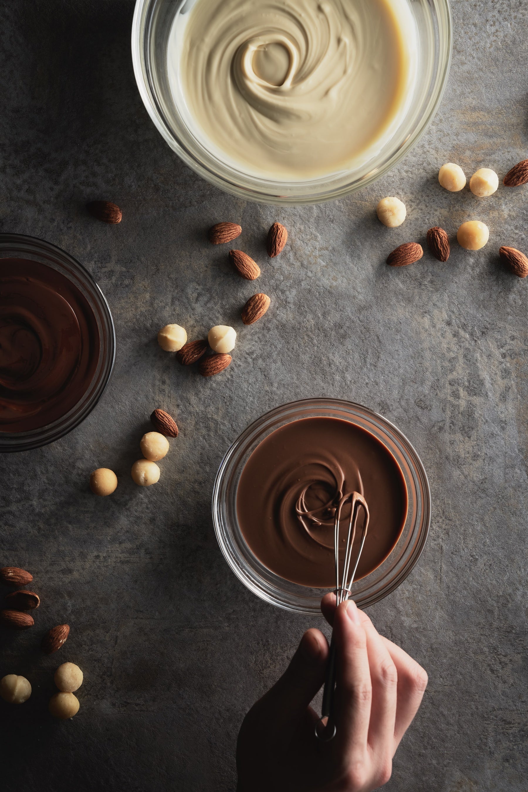 乳不使用のミルクチョコレート使用したマカダミア×Plantbaseミルクチョコレート