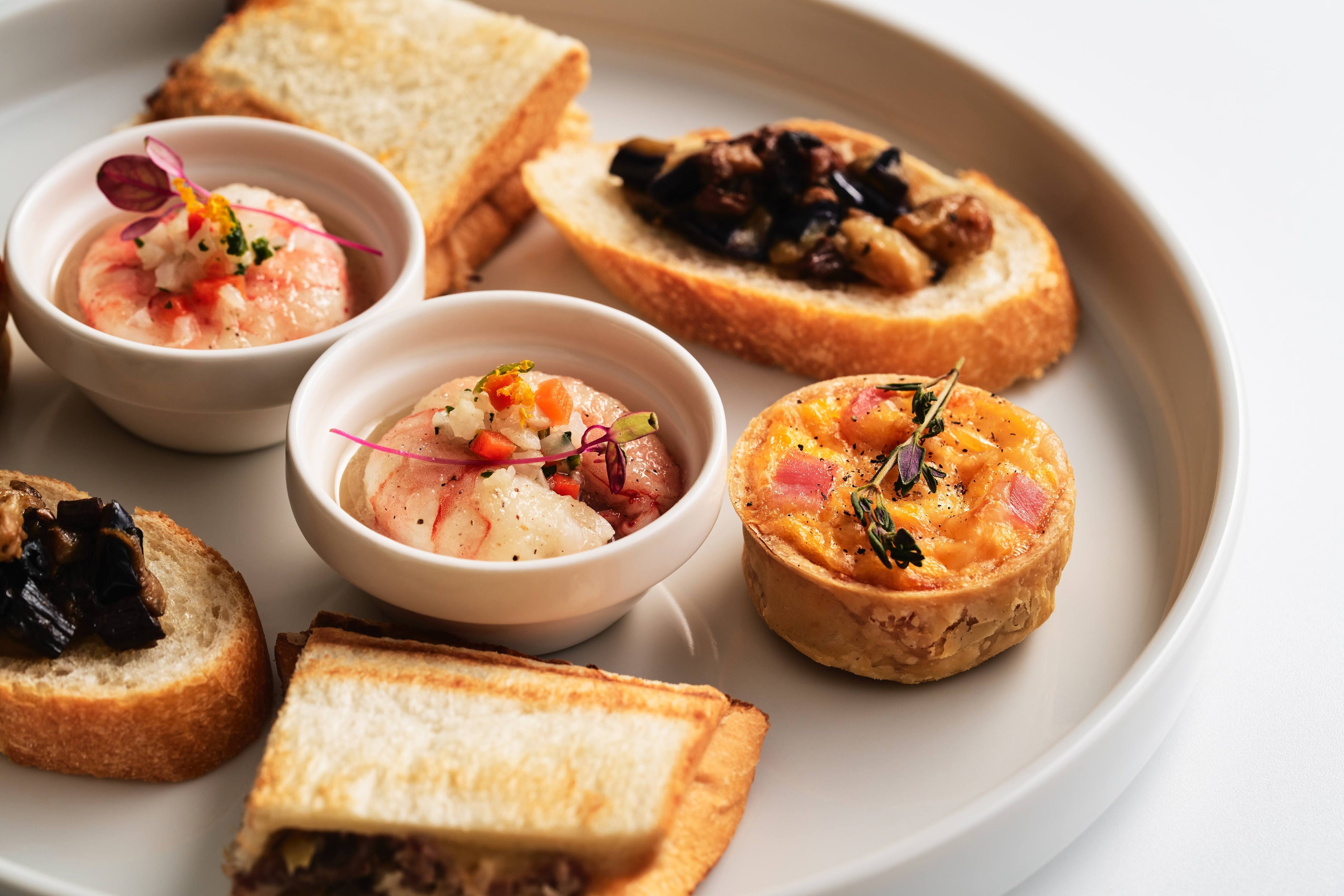 ポルチーニ茸や天然エビ、自家製コンビーフ等素材の持ち味を生かした ４種類のセイボリー