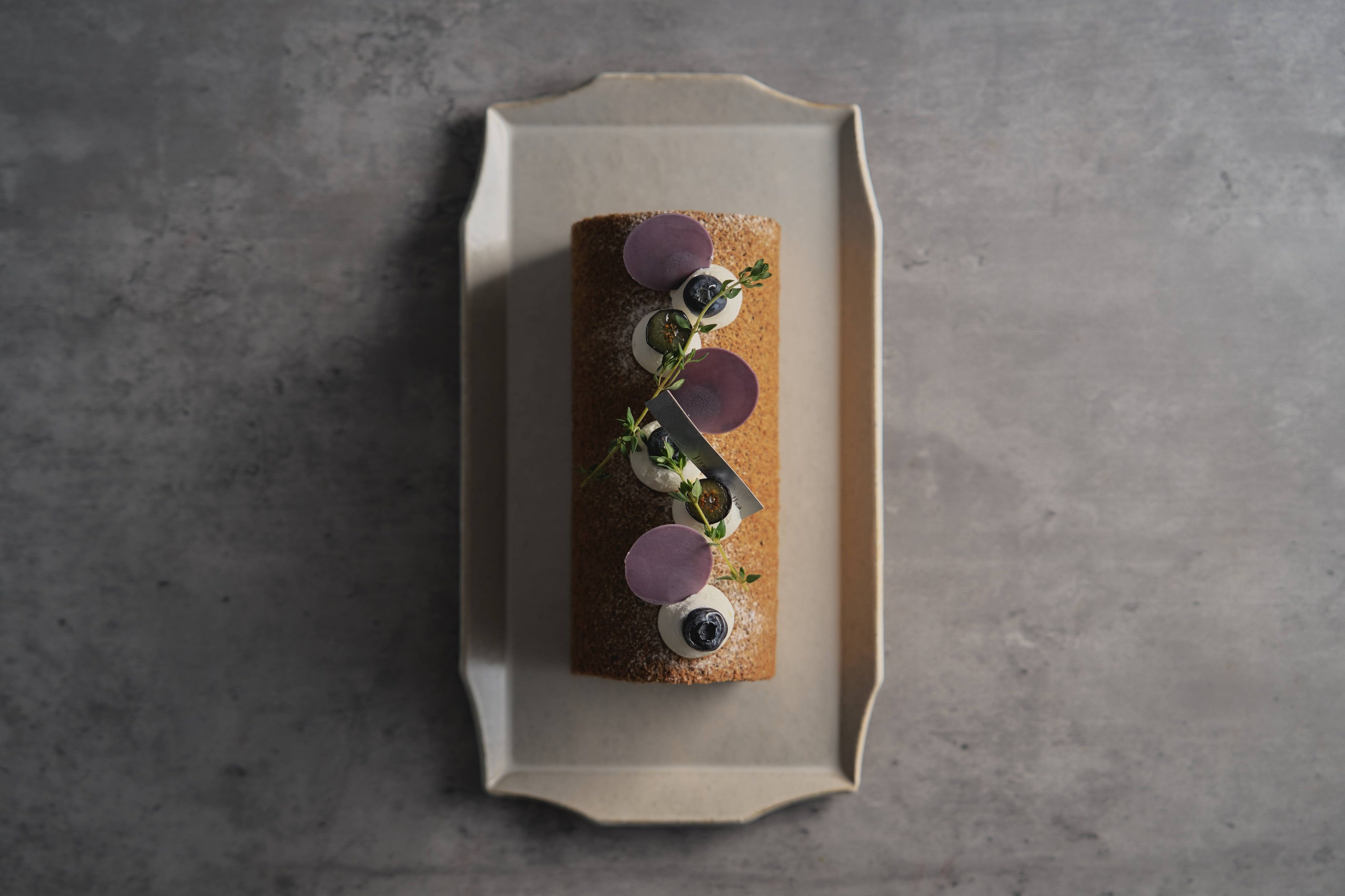 ブルーベリーと紅茶のロールケーキ