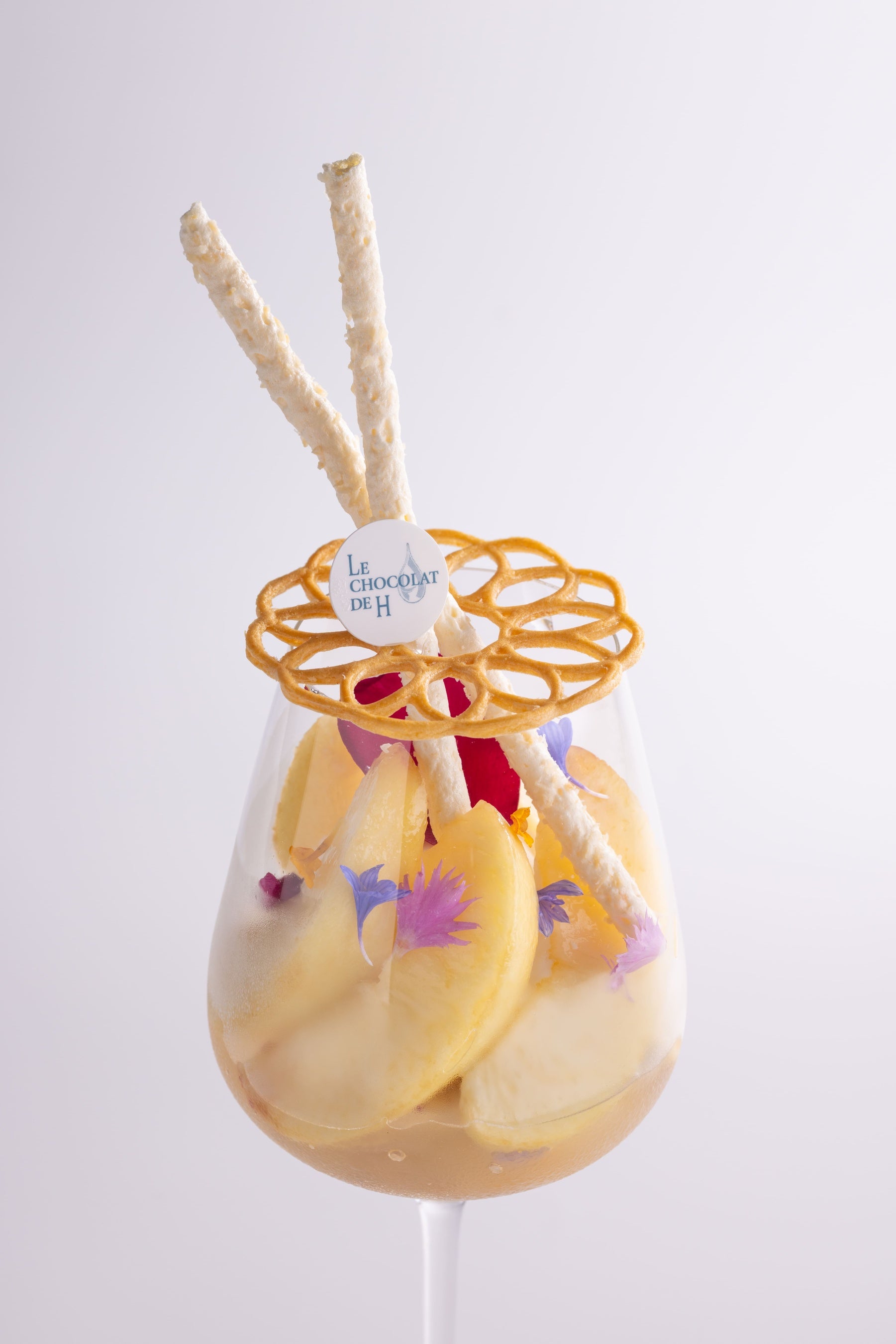 桃とサヴァランのパフェ