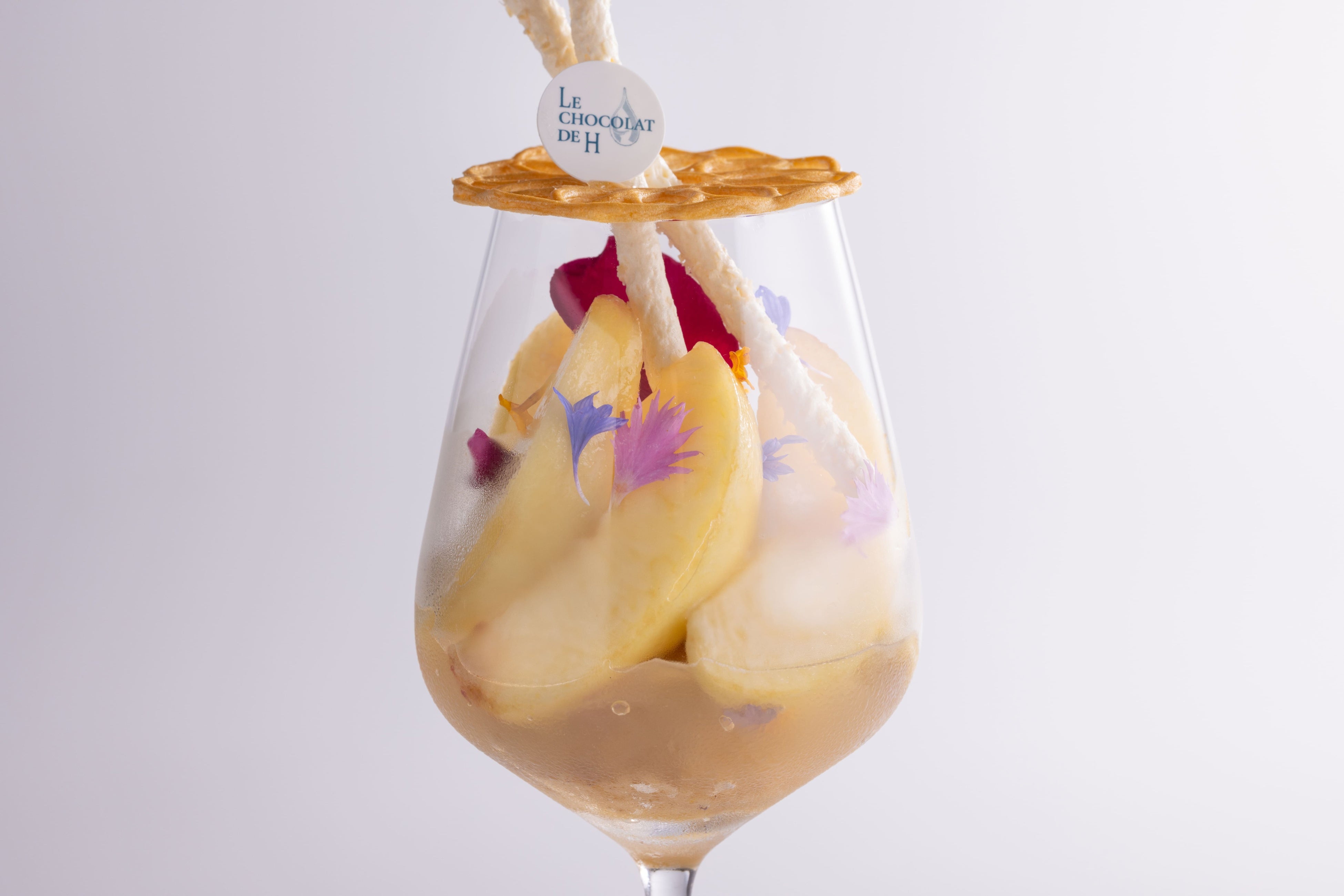 桃とサヴァランのパフェ