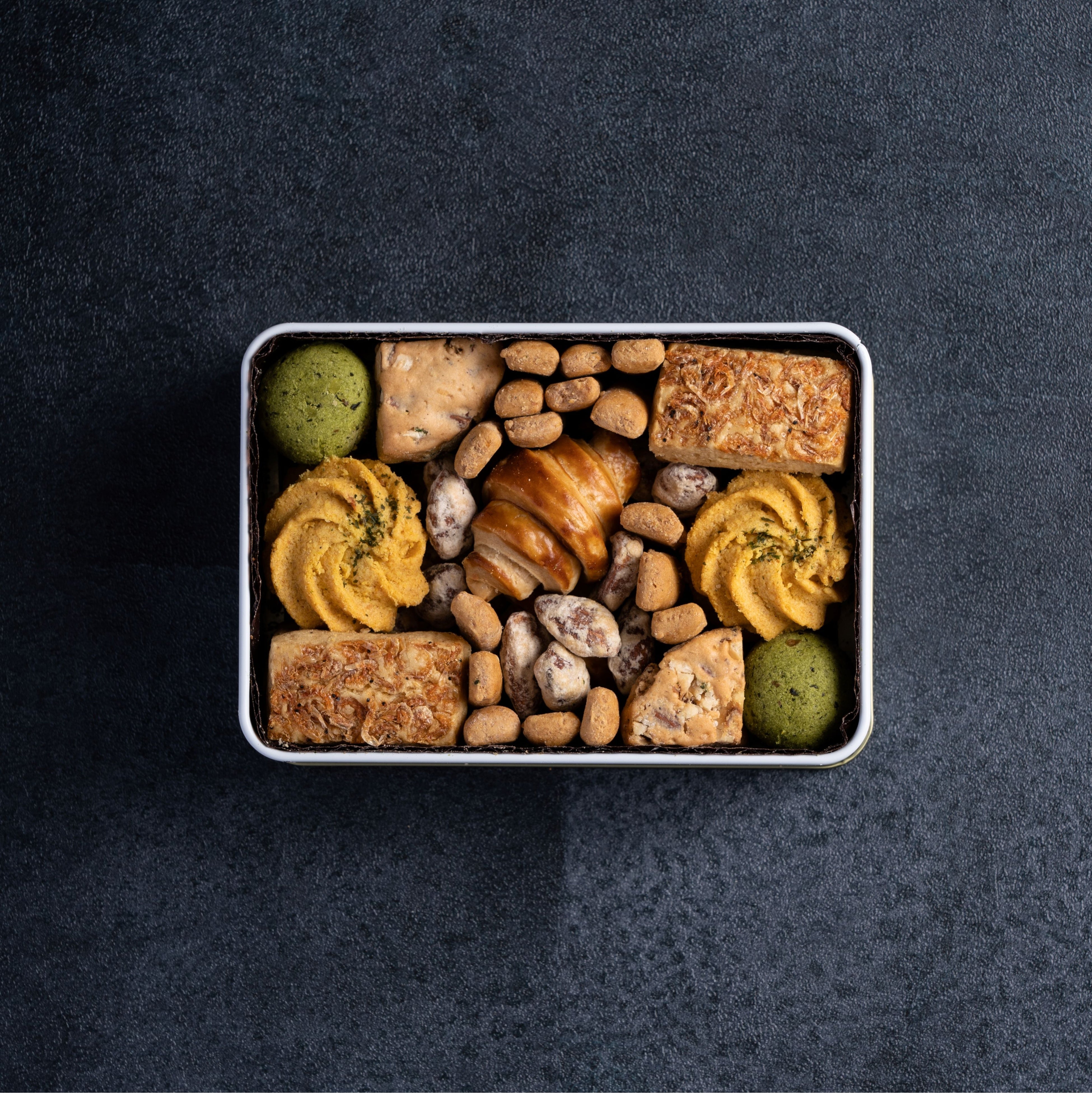 和楽紅屋のクッキー缶　サレ