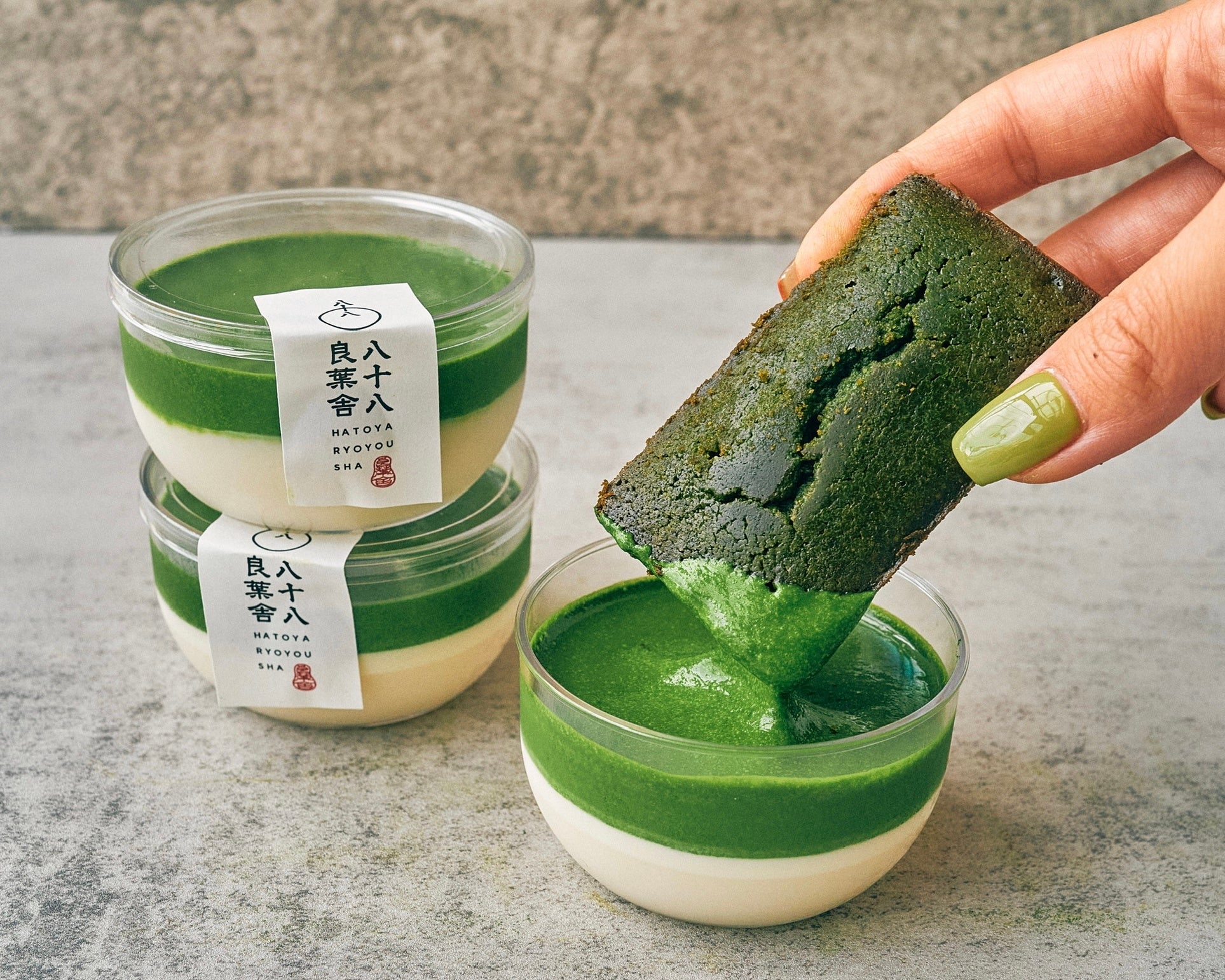 抹茶ラテ 🍓🍵 期間限定で販売している苺抹茶ラテが、ご好評につき販売