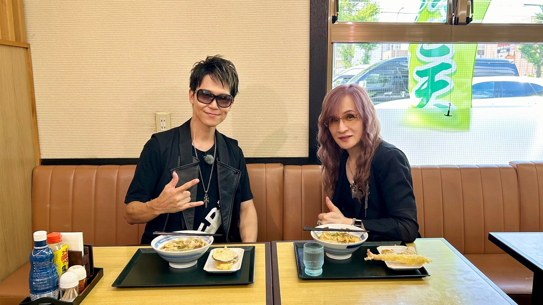 スキマスイッチ・常田おススメのセルフ式麺類店できしめん作りに挑戦。