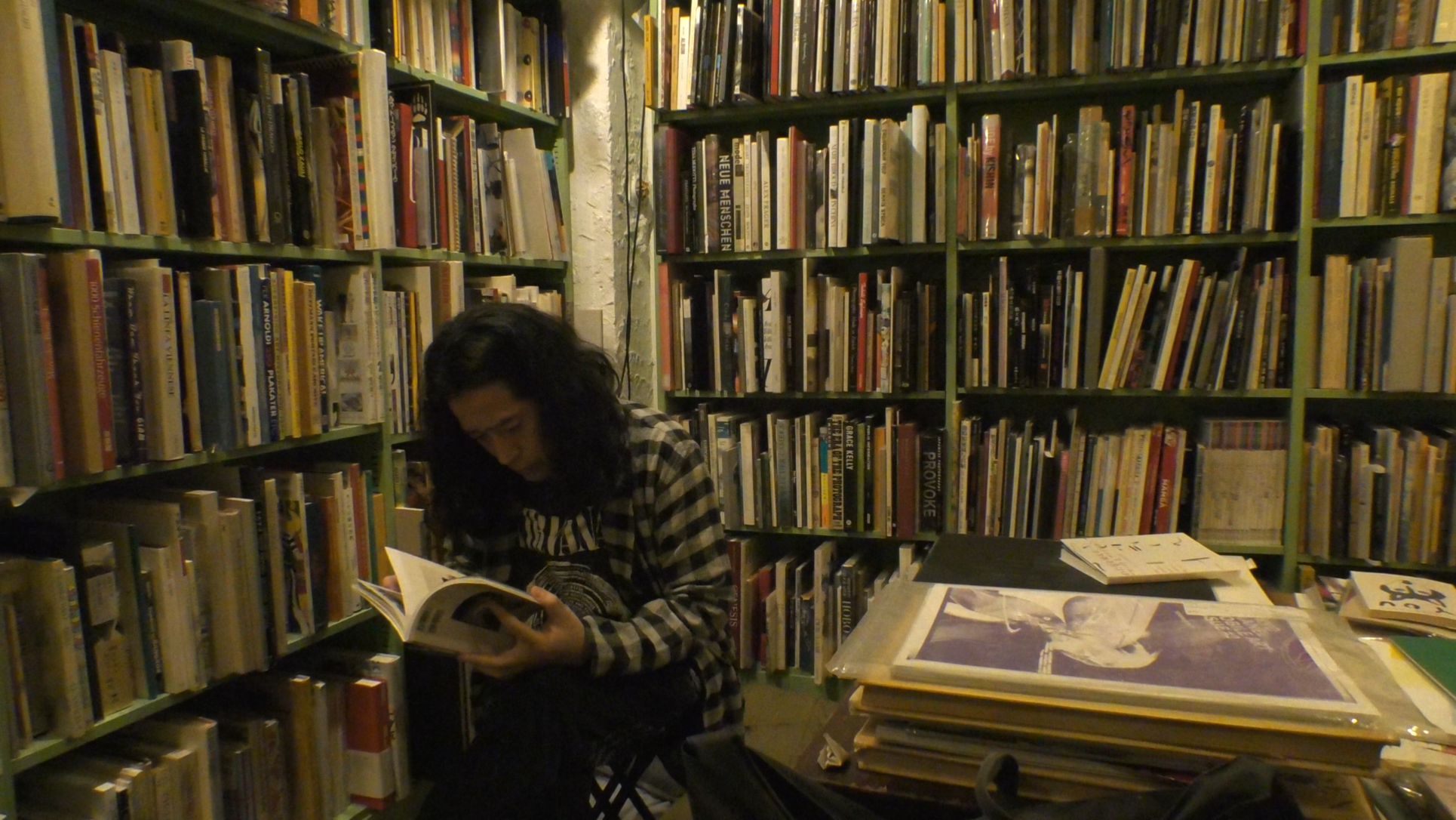 本を読んだり、寝たり、コーヒーを飲んだり…。本との時間を堪能します。