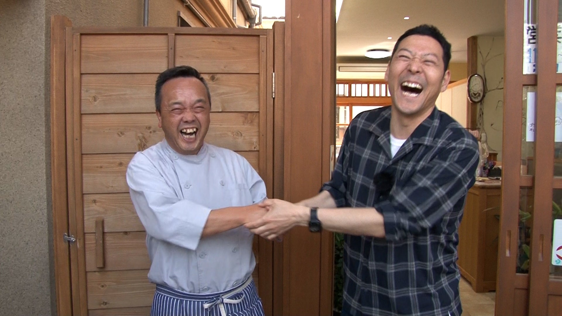 大阪から移住したケーキ屋さん「三毛猫堂」のご主人と意気投合！　信じられない家賃の安さに東野もびっくり！