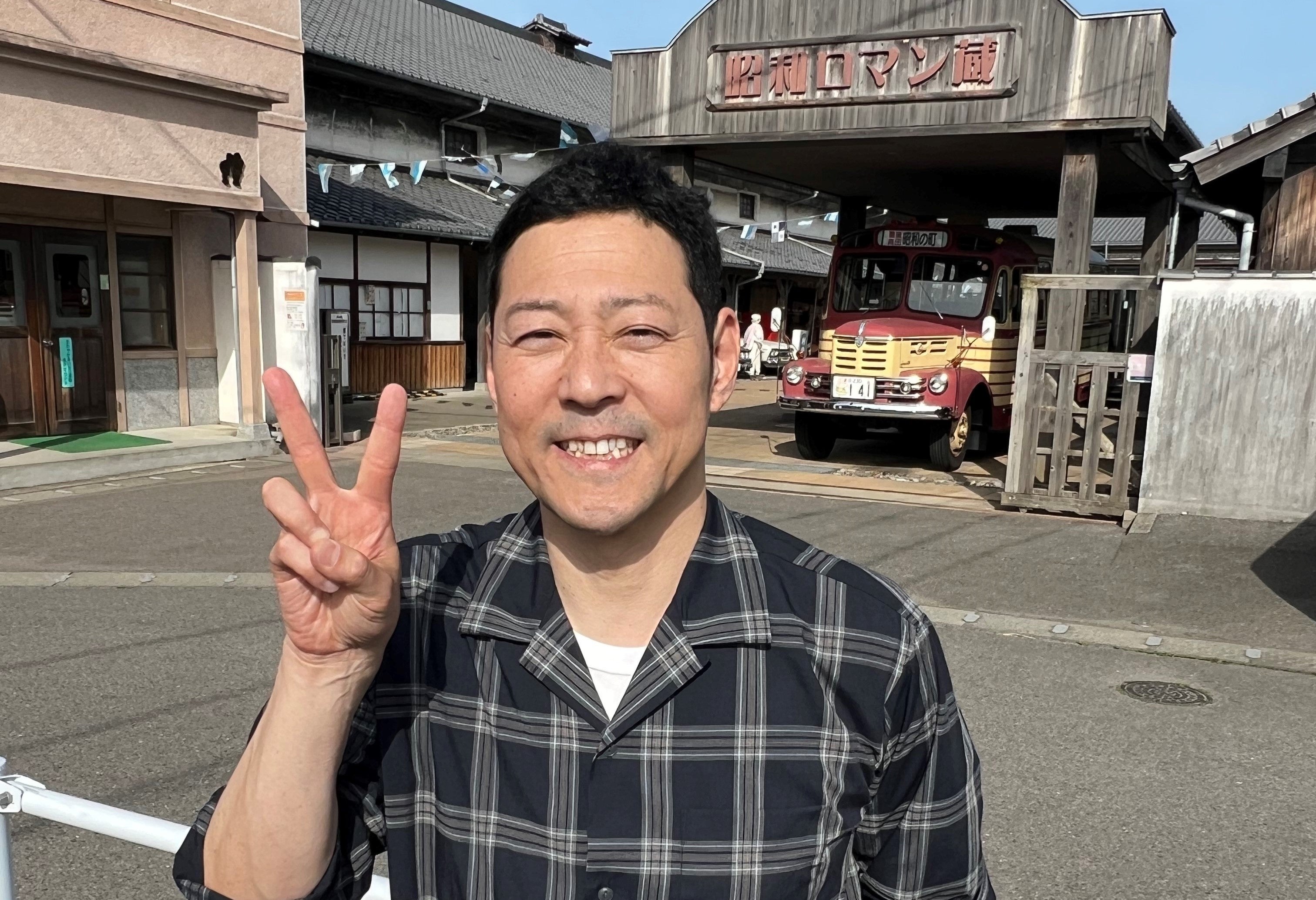 大分県豊後高田市を訪れた東野幸治