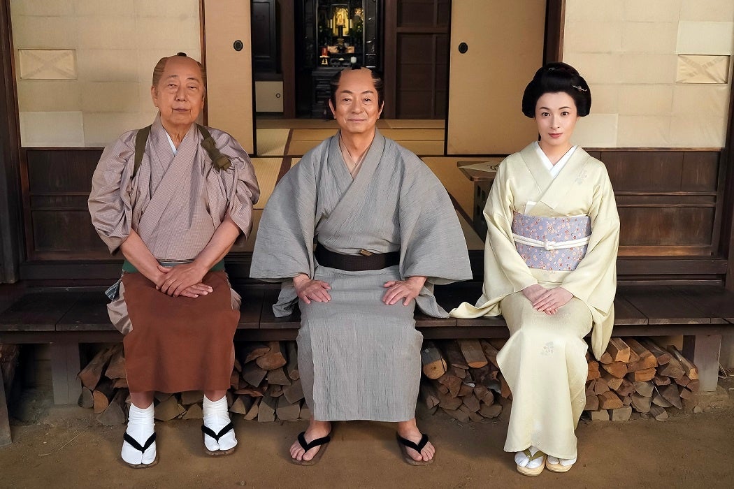 取材会に出席後の豪華３ショット（写真左から：勝谷彦之助役・岸部一徳、日向半兵衛役・水谷豊、松田奈津役・檀れい）