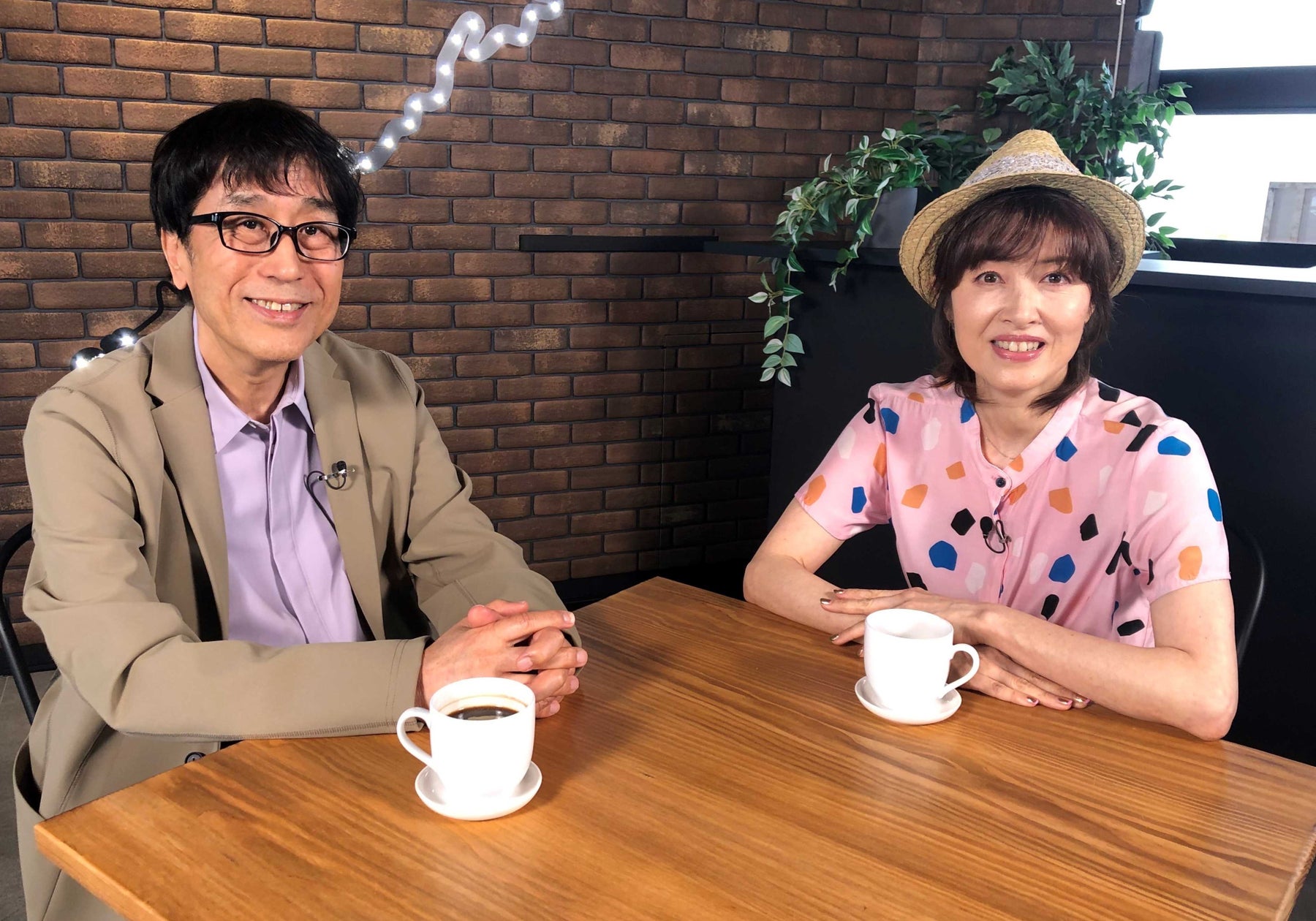 荻野目洋子さんがポルシェ997カブリオレを紹介!女性初登場の「カーグラフィックTV」40周年アニバーサリー企画 荻野目洋子さんがポルシェ997カブリオレを紹介!女性初登場の「カーグラフィックTV」40周年アニバーサリー企画