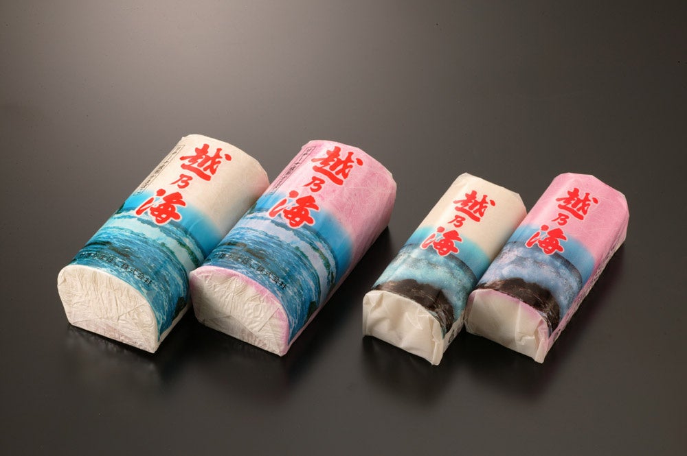 リテーナ成型で作られた板かまぼこ