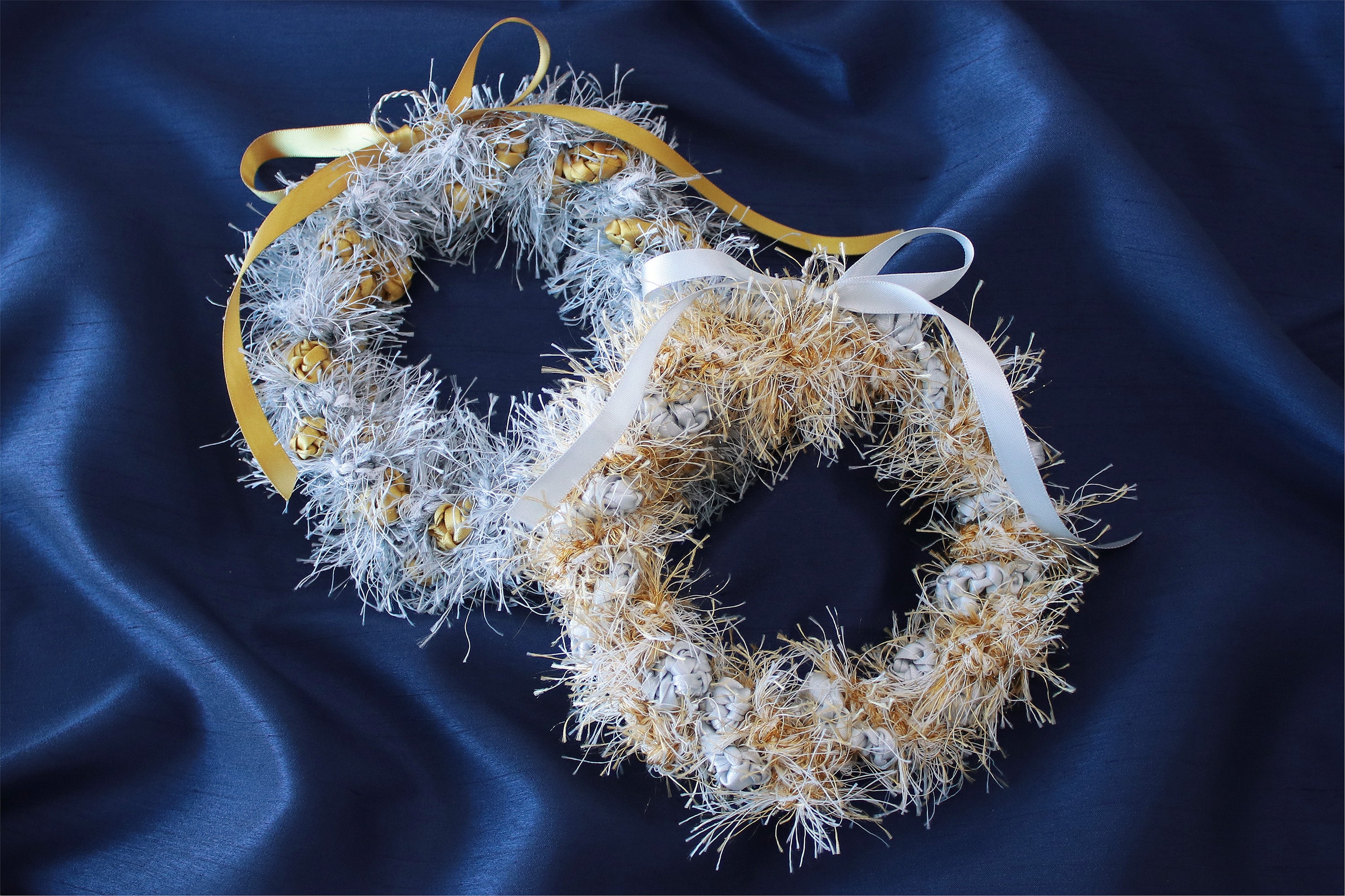 ウルベヒヤーンを使ったリース作り。これはクリスマス向けのアレンジリース