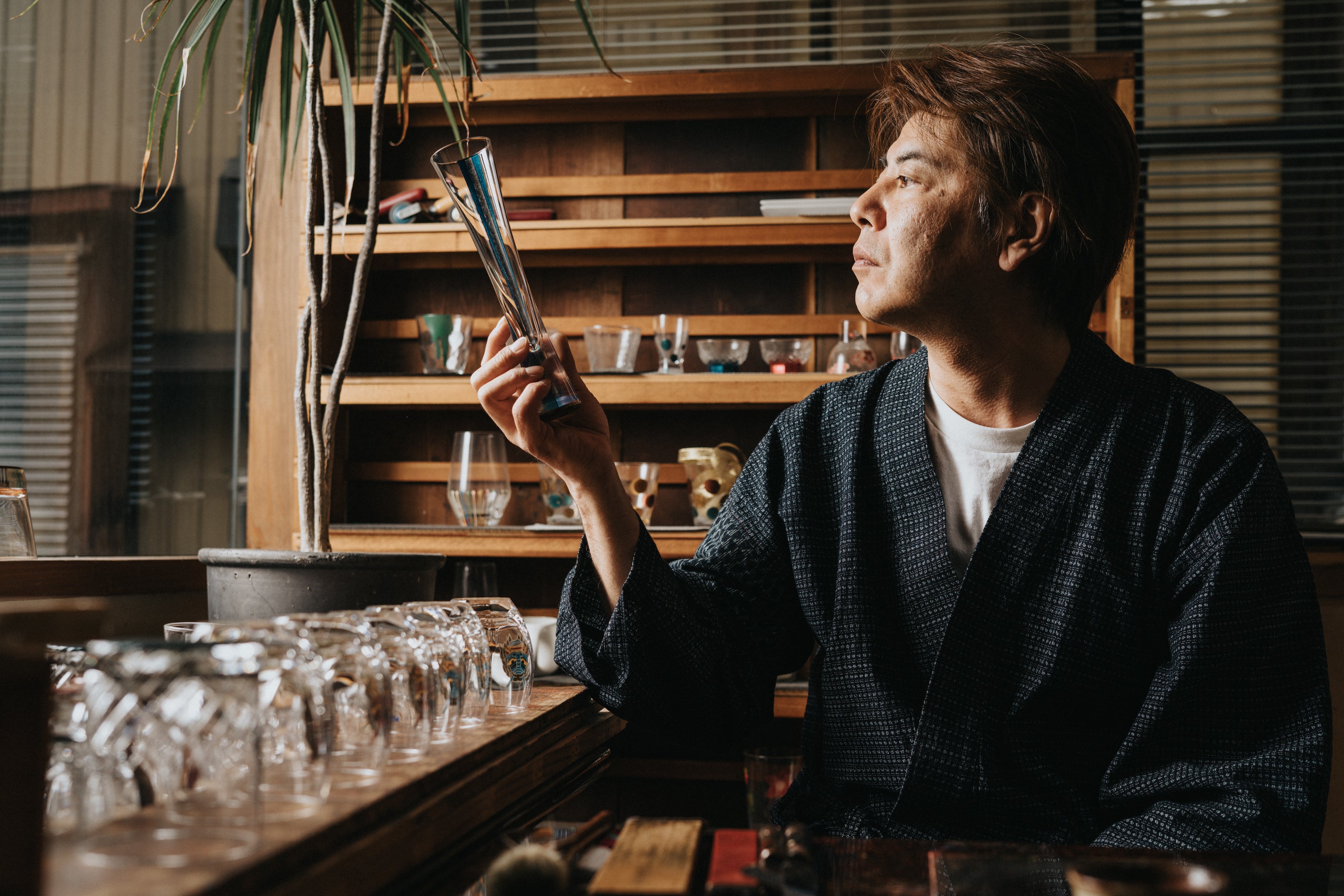 純金」を素材に銀線細工職人が「金銀細工」を四百年の時を越えて