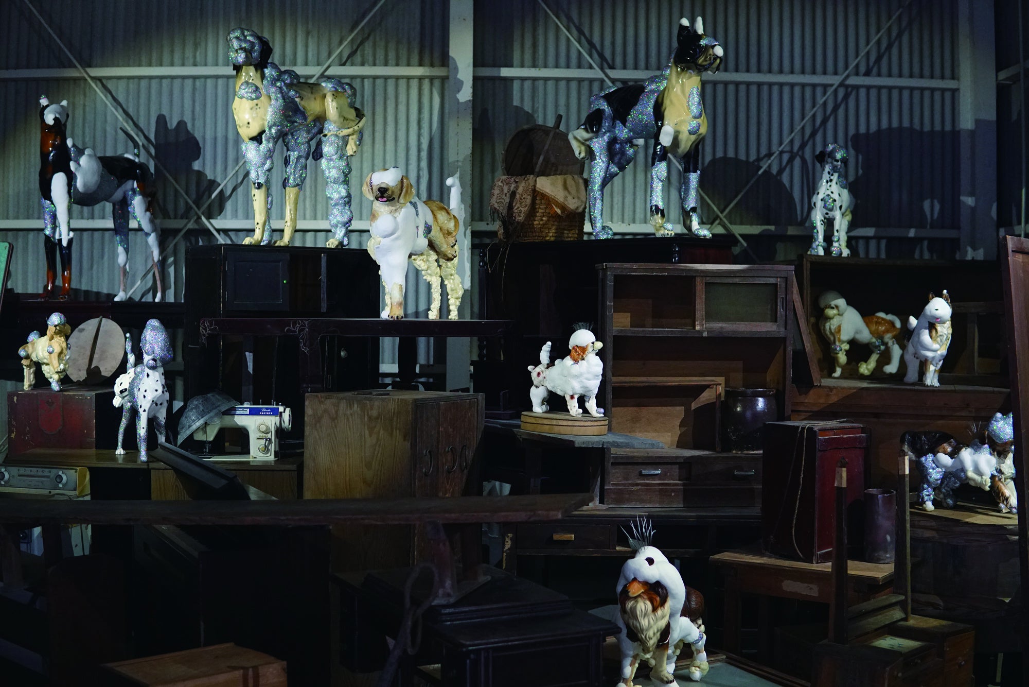 “Stand Up！” Series「駆け出した犬、浮遊する象」2019　 瀬戸内国際芸術祭2019／小豆島・三都半島 での展示風景