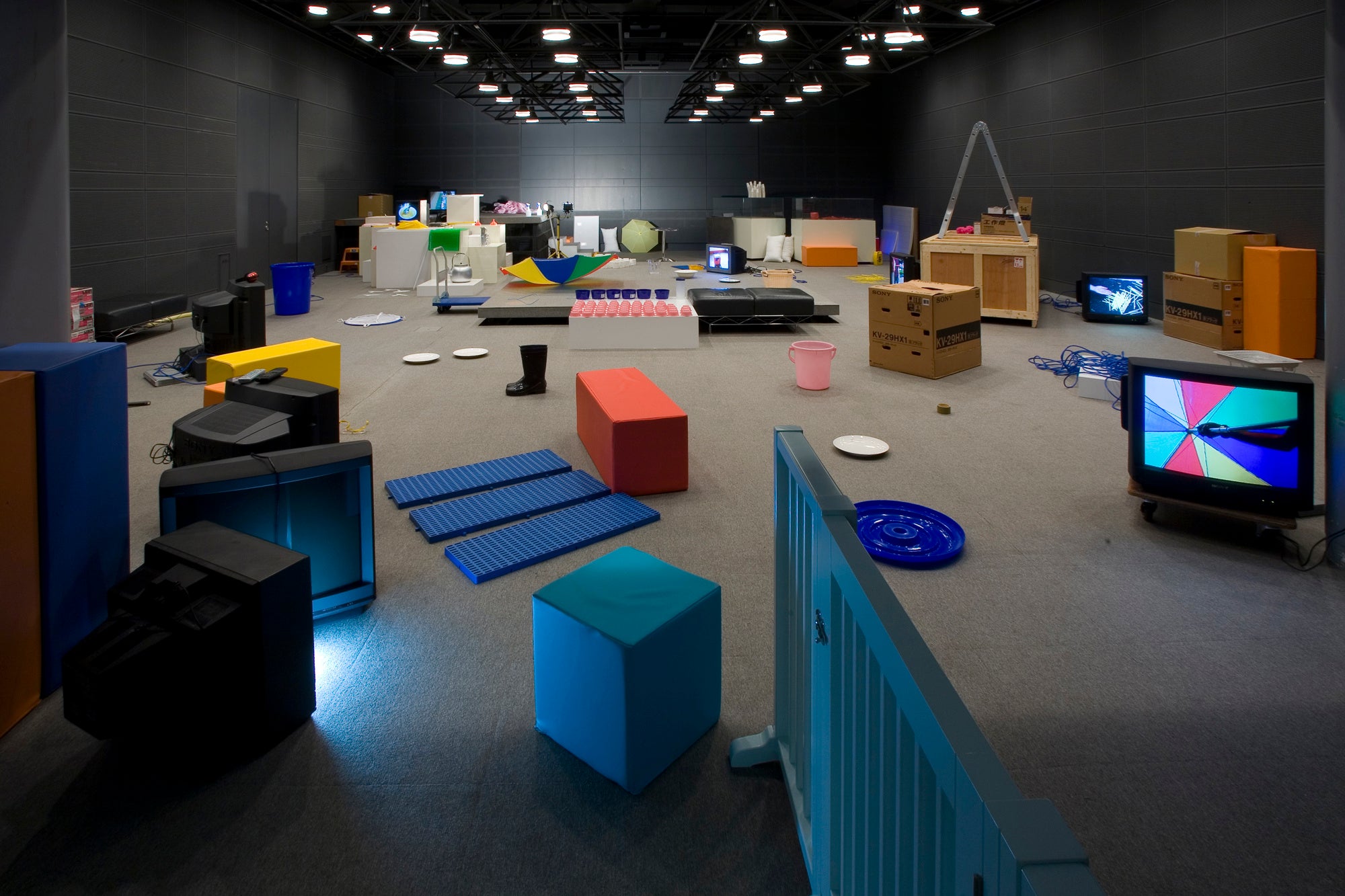 田中功起 《everything is everything》 2005-2006