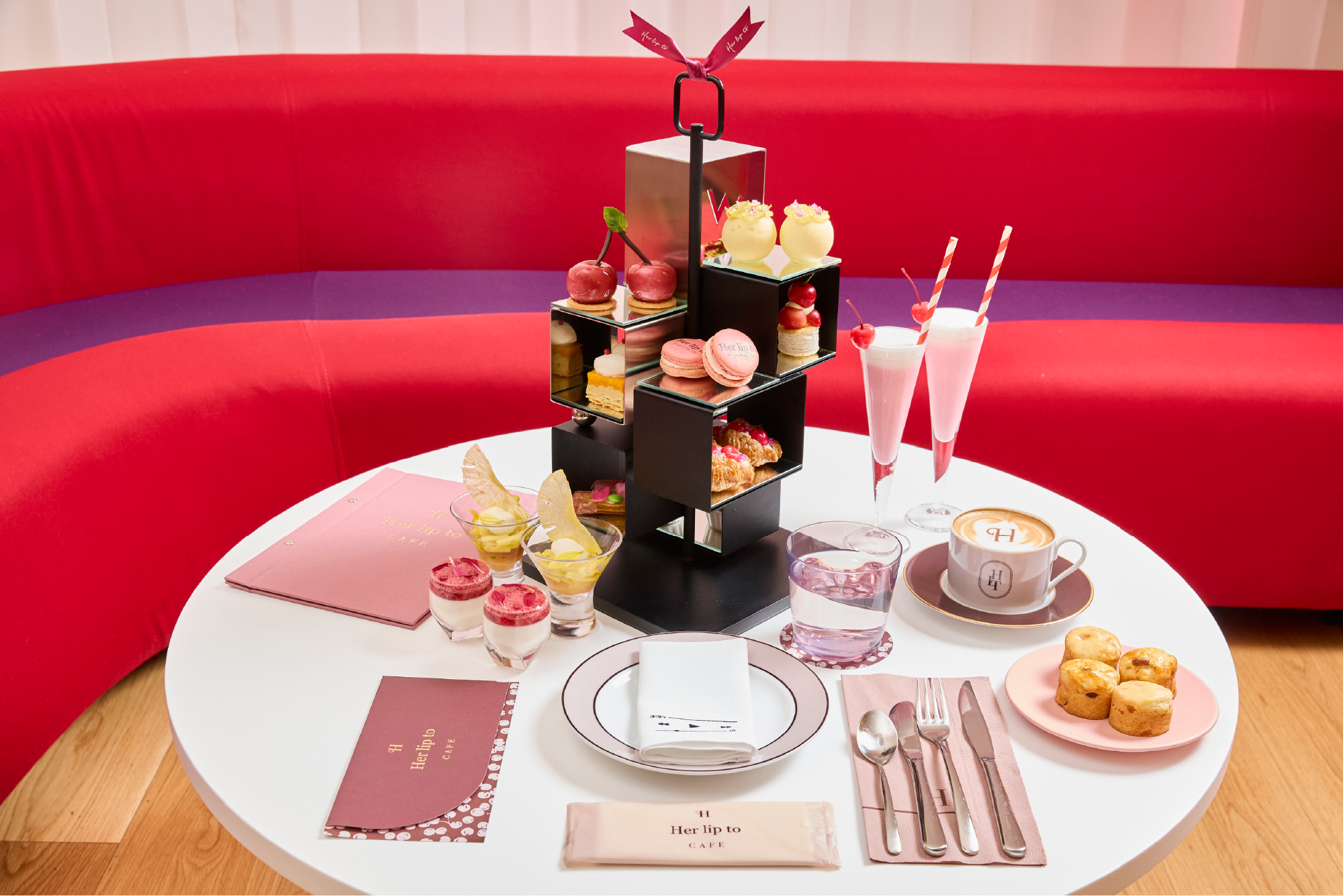 「HER LIP TO AFTERNOON TEA」（イメージ）