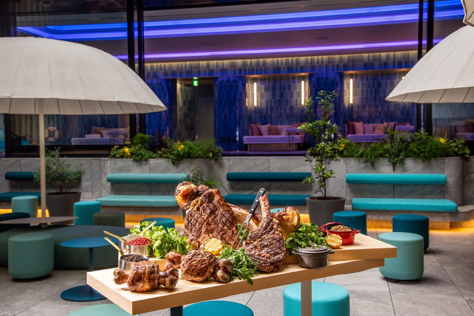 「マンガ肉」など4種類の巨大ステーキ