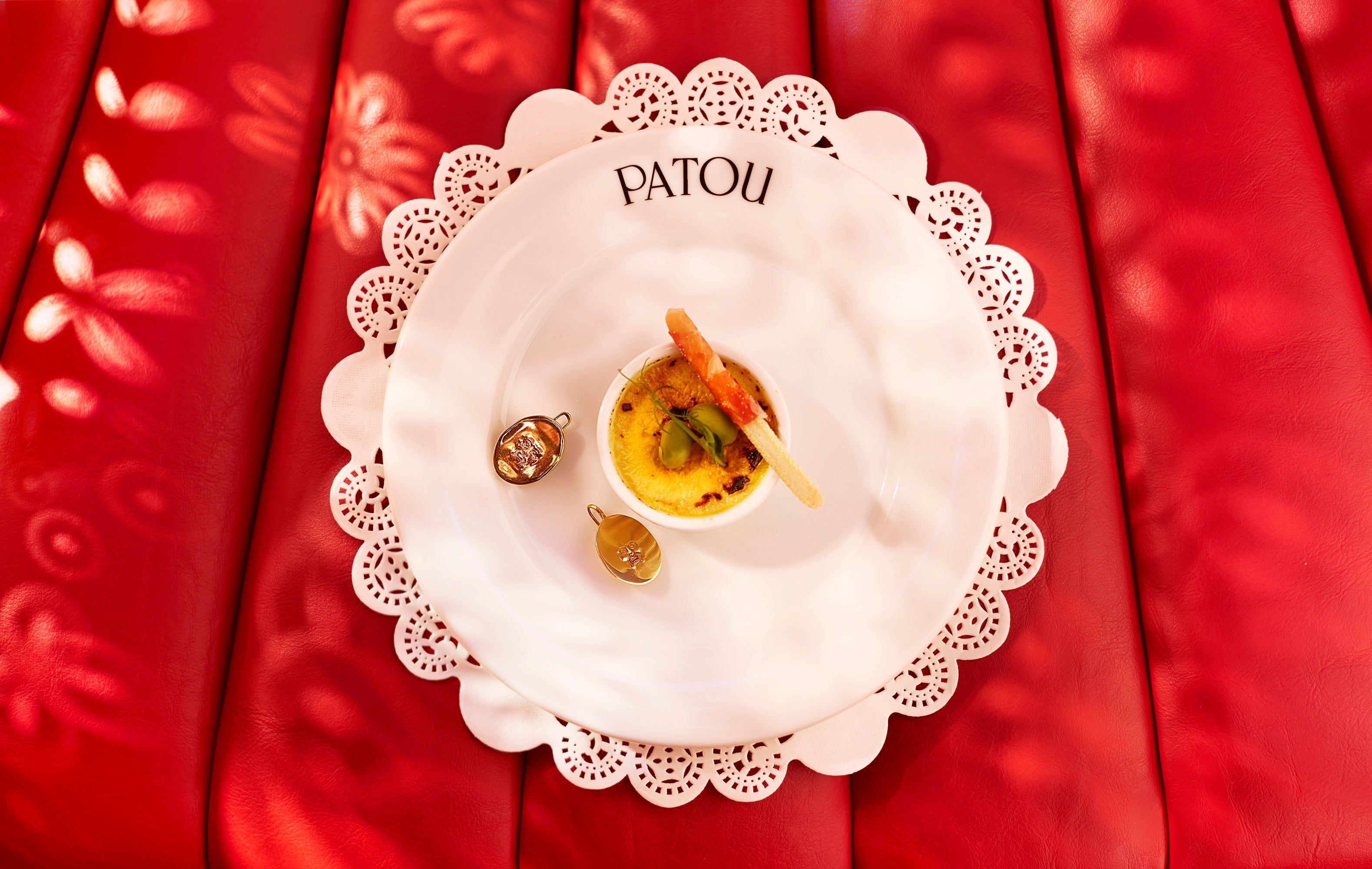 今回のコラボレーションのためにご用意したお皿とセイヴォリー／PH MAKOTO NAKAGAWA