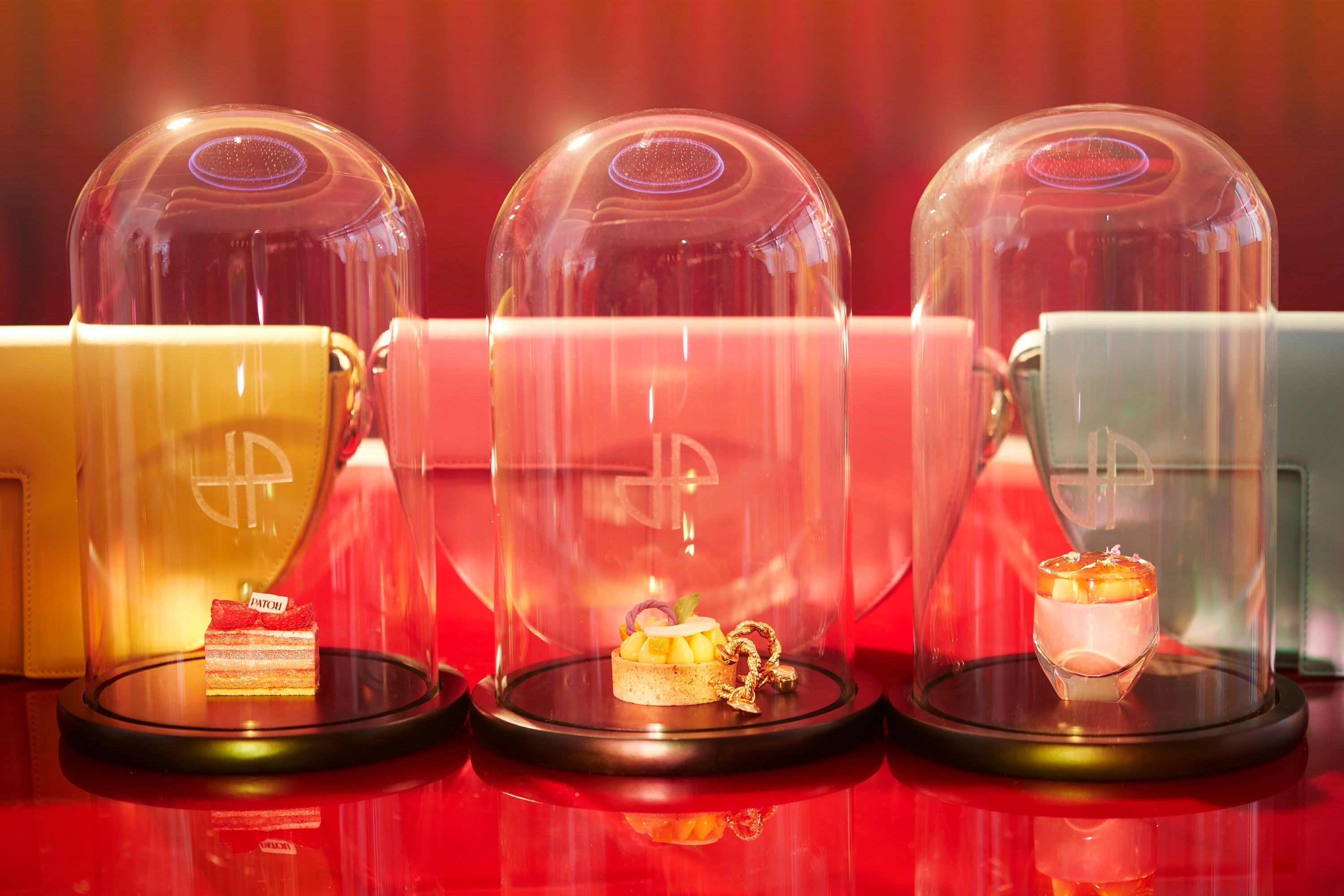 『Le Patou Bag』とスイーツ3種／PH MAKOTO NAKAGAWA