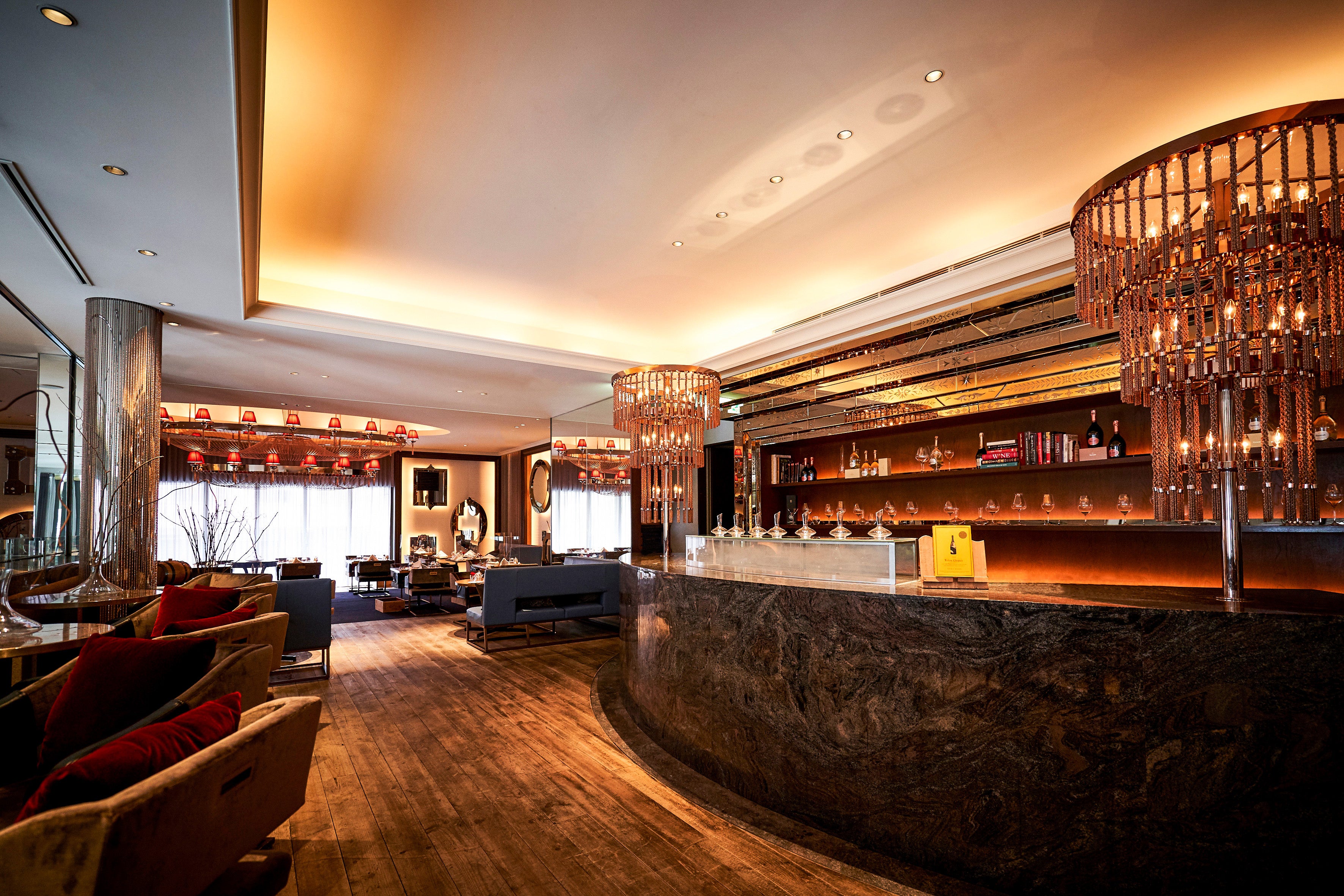 フレンチビストロ「ル ドール」ラ・カーヴ　２F