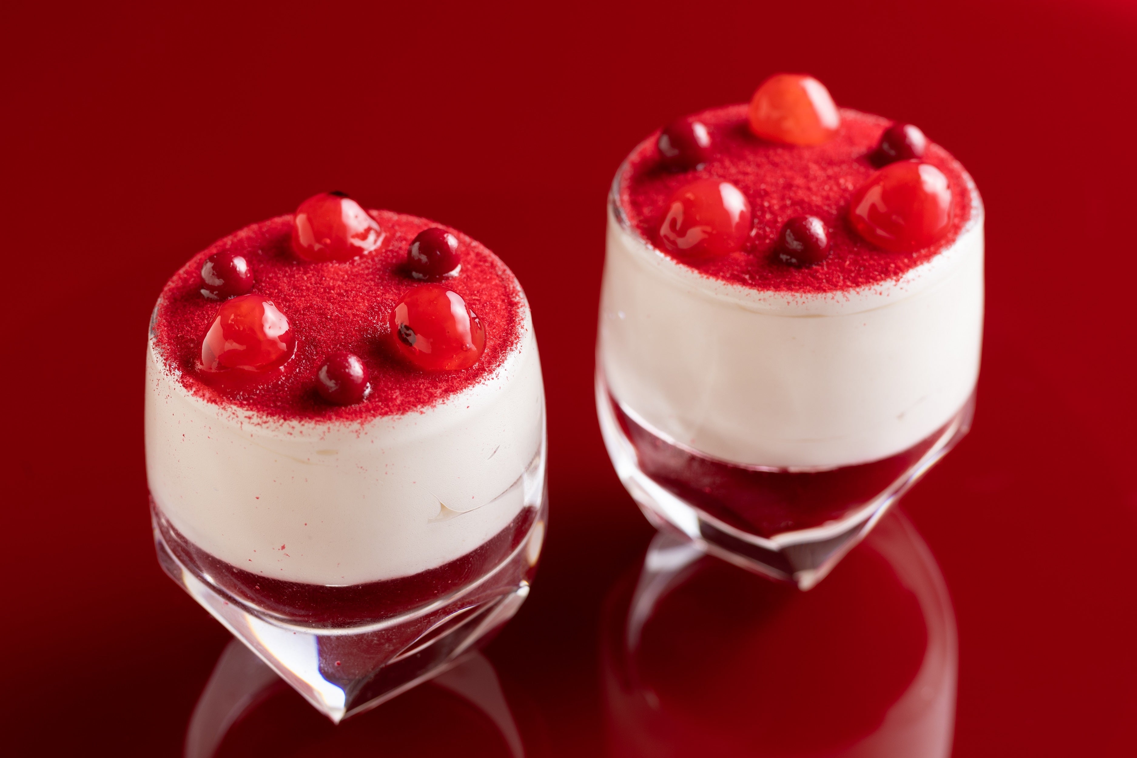 グリオットチェリーのコンポートとトンカ豆のクリーム