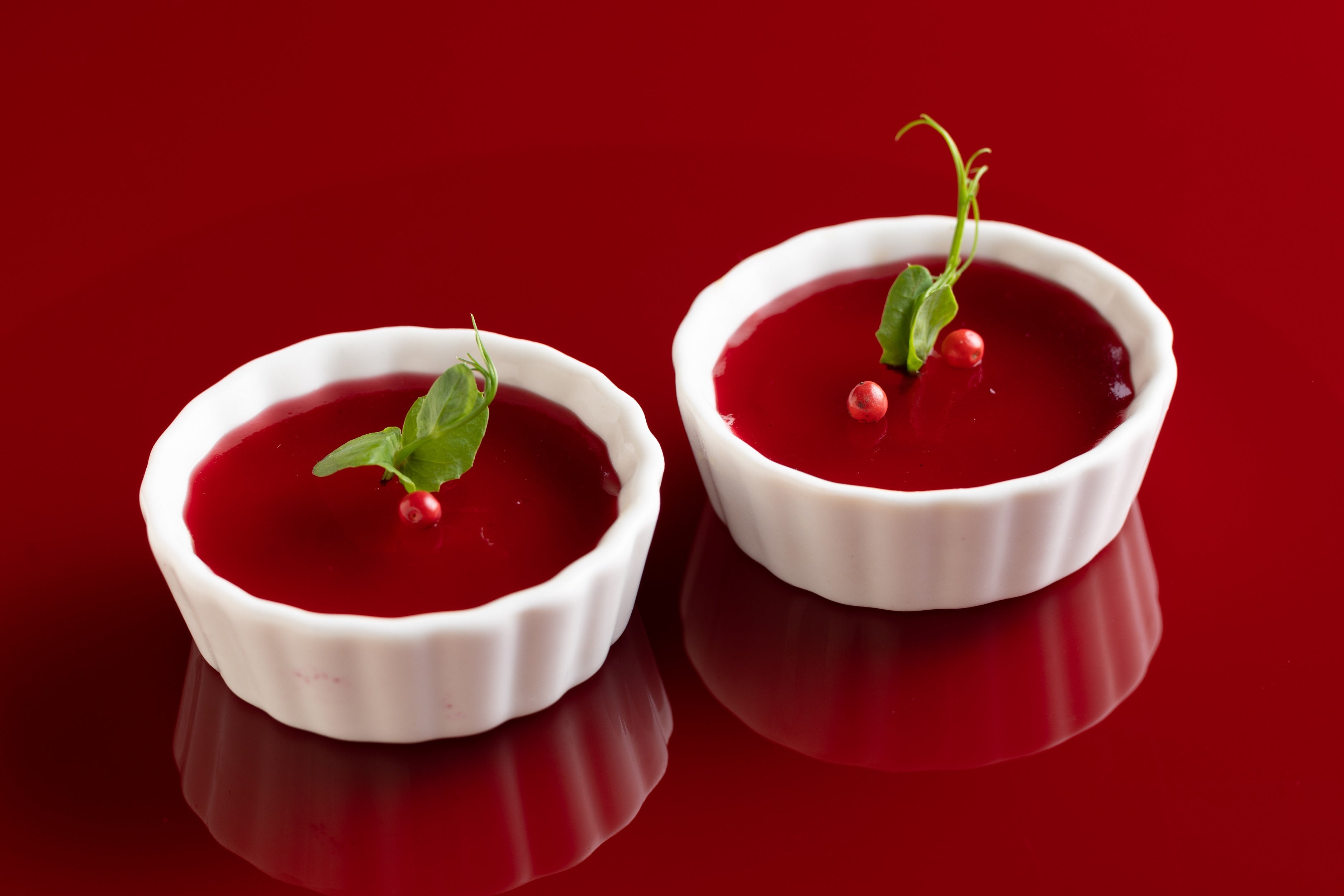 栗のハチミツとフォアグラのフラン ビーツのコンソメジュレ