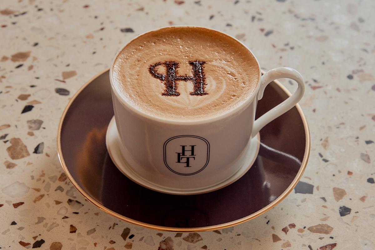 Her lip toロゴカフェオレ