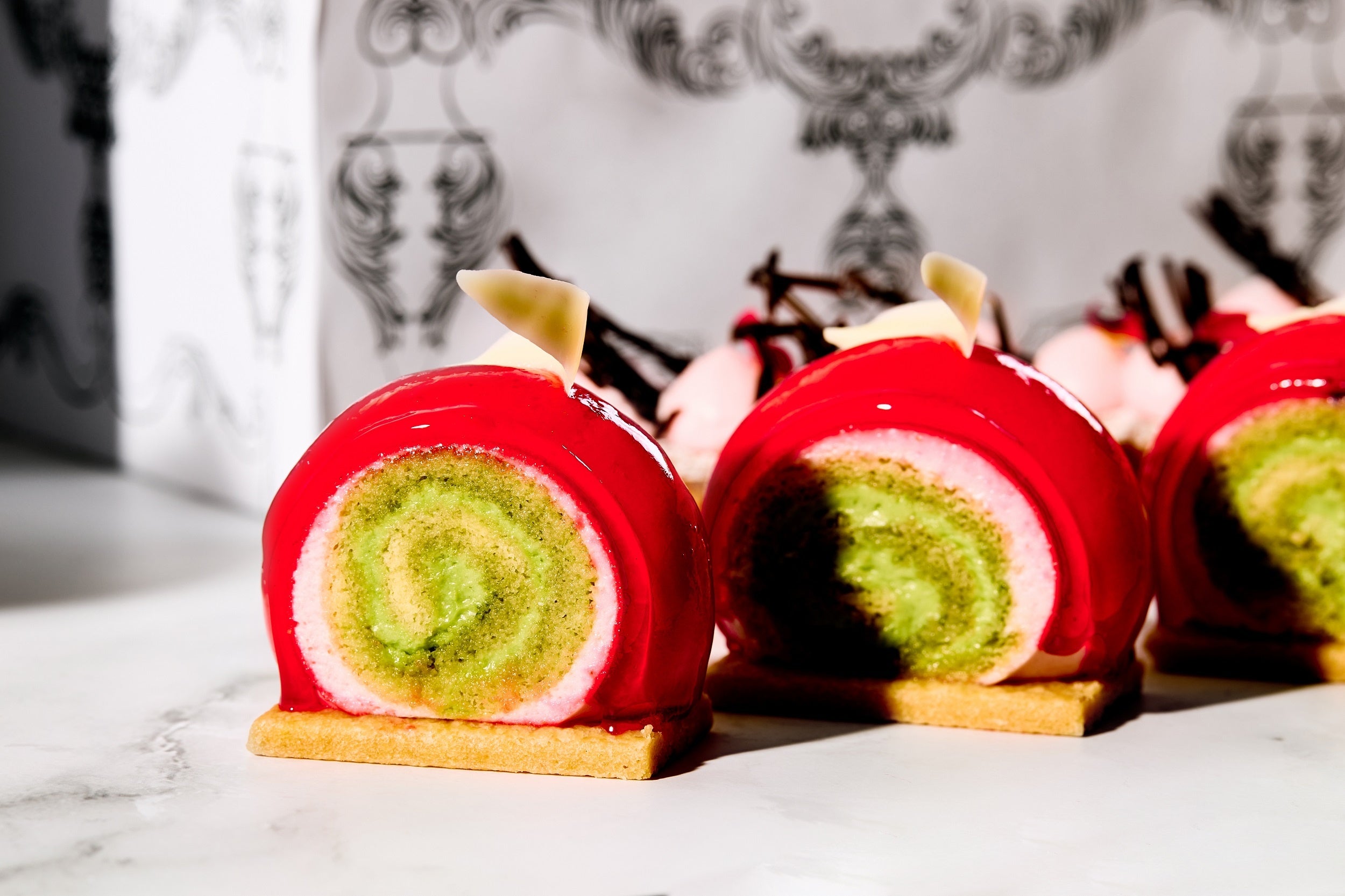 「ストロベリーと抹茶のロールケーキ」