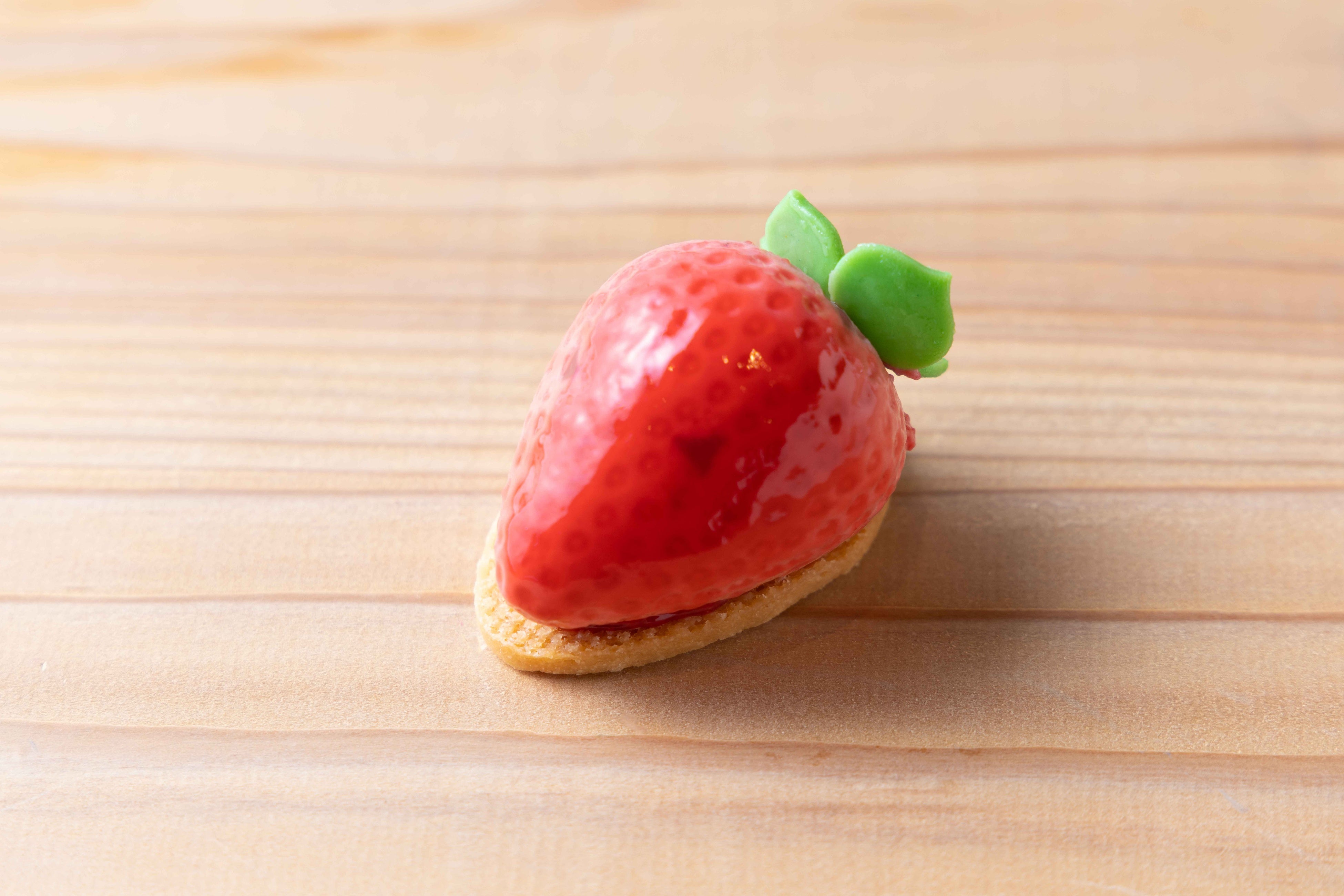 ローズ_いちごとピンクグレープフルーツのムース ライチのジュレ