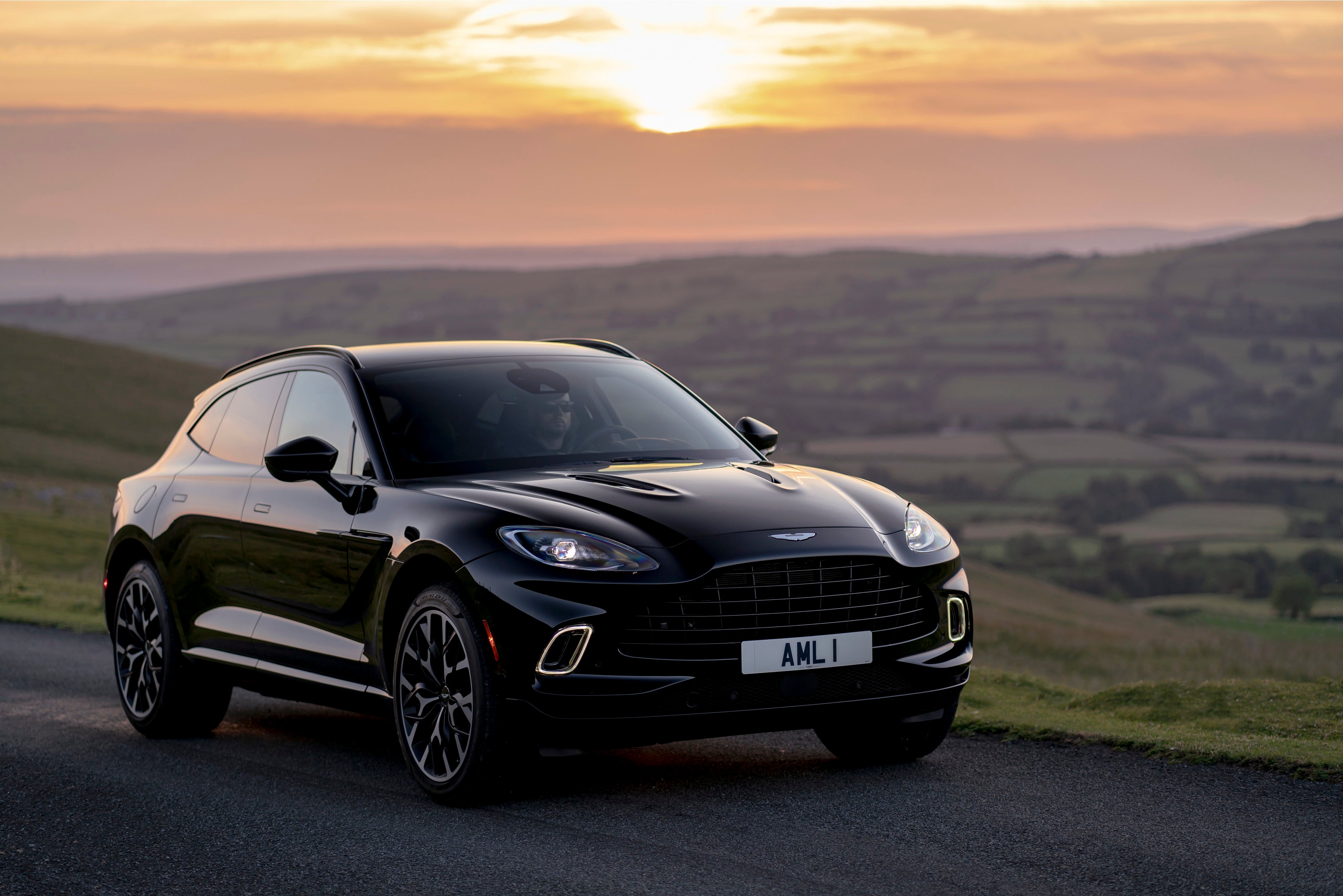 アストンマーティン DBX