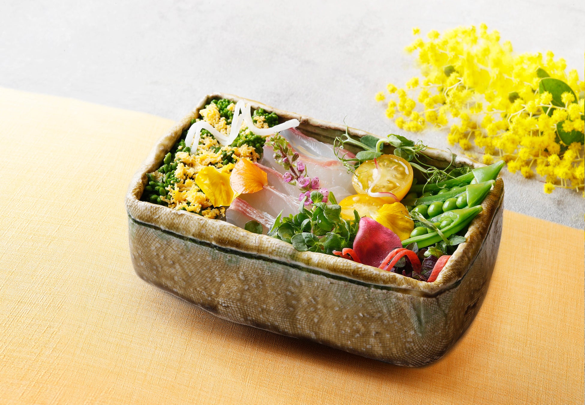 天然鯛と菜の花のサラダ仕立て