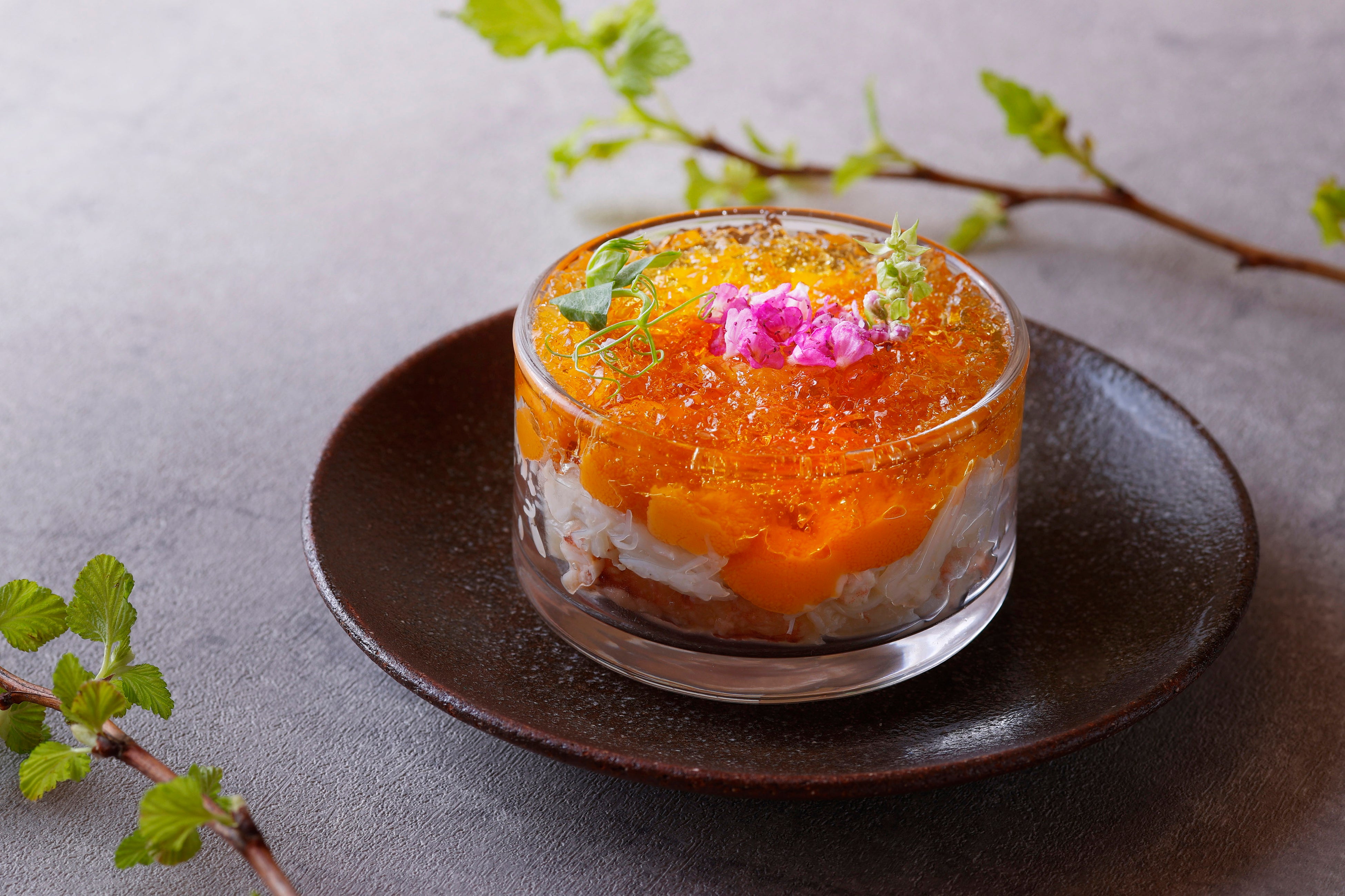 毛蟹と雲丹の琥珀ゼリー
