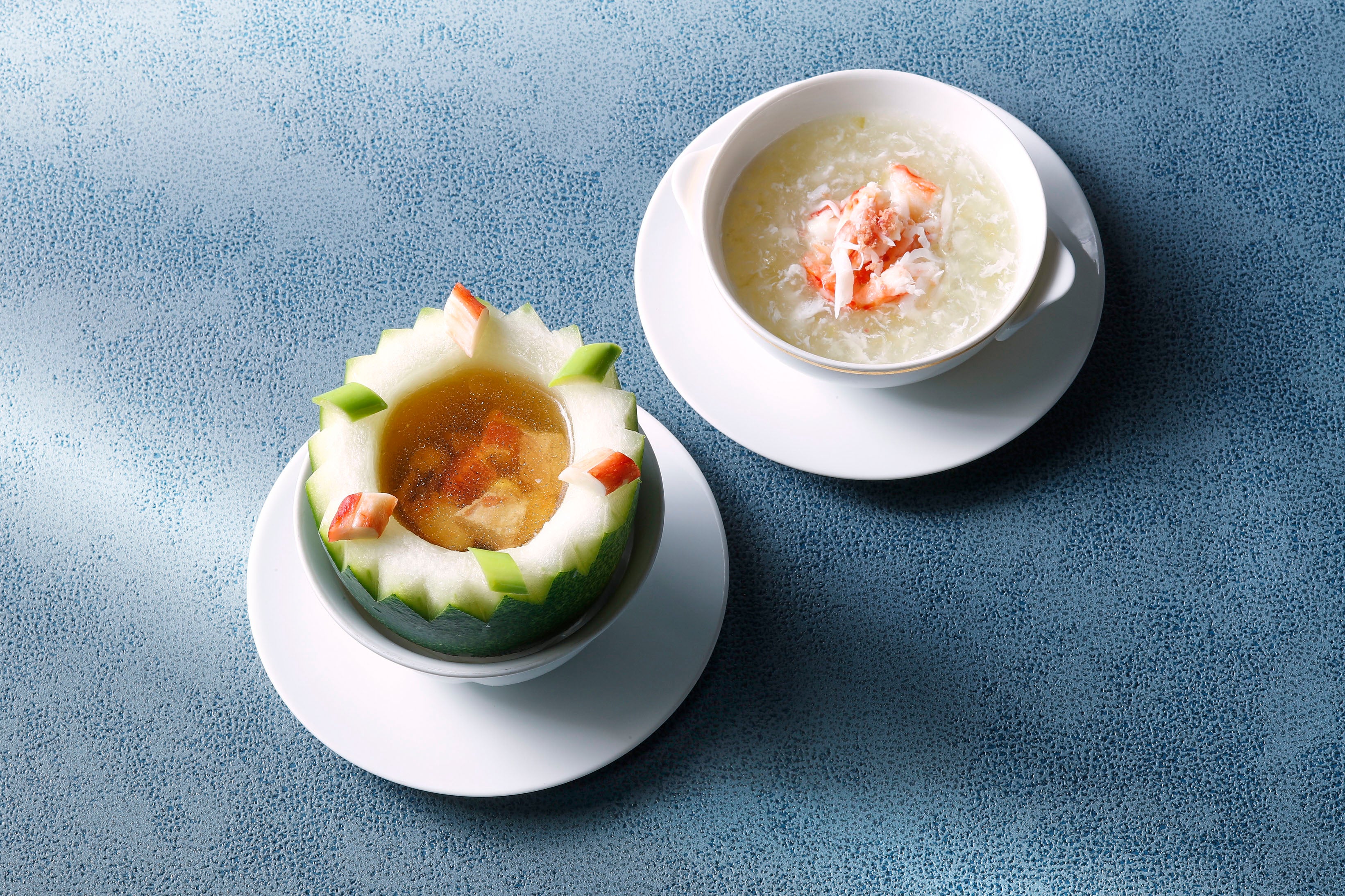 写真左 『冬瓜の壺蒸しスープ』、 写真右『蟹肉入り冬瓜とろみスープ』