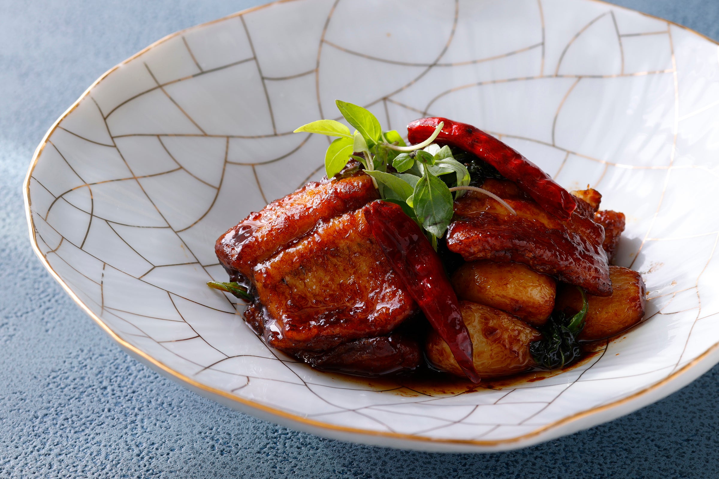 『鰻のスタミナ炒め バジルと共に』