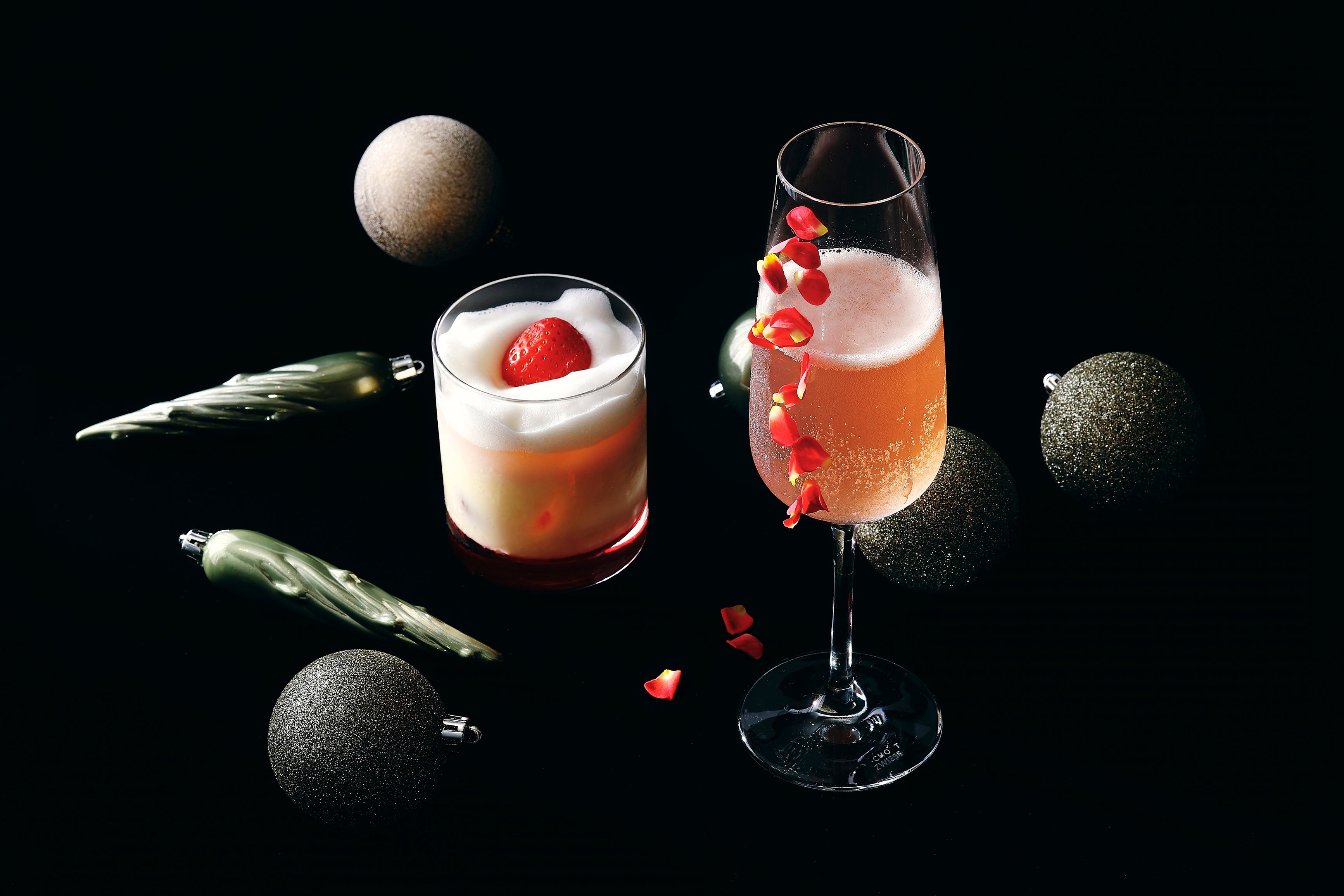 左：「S.O.S（エス・オー・エス）」  右：「オフリール・ロゼ」